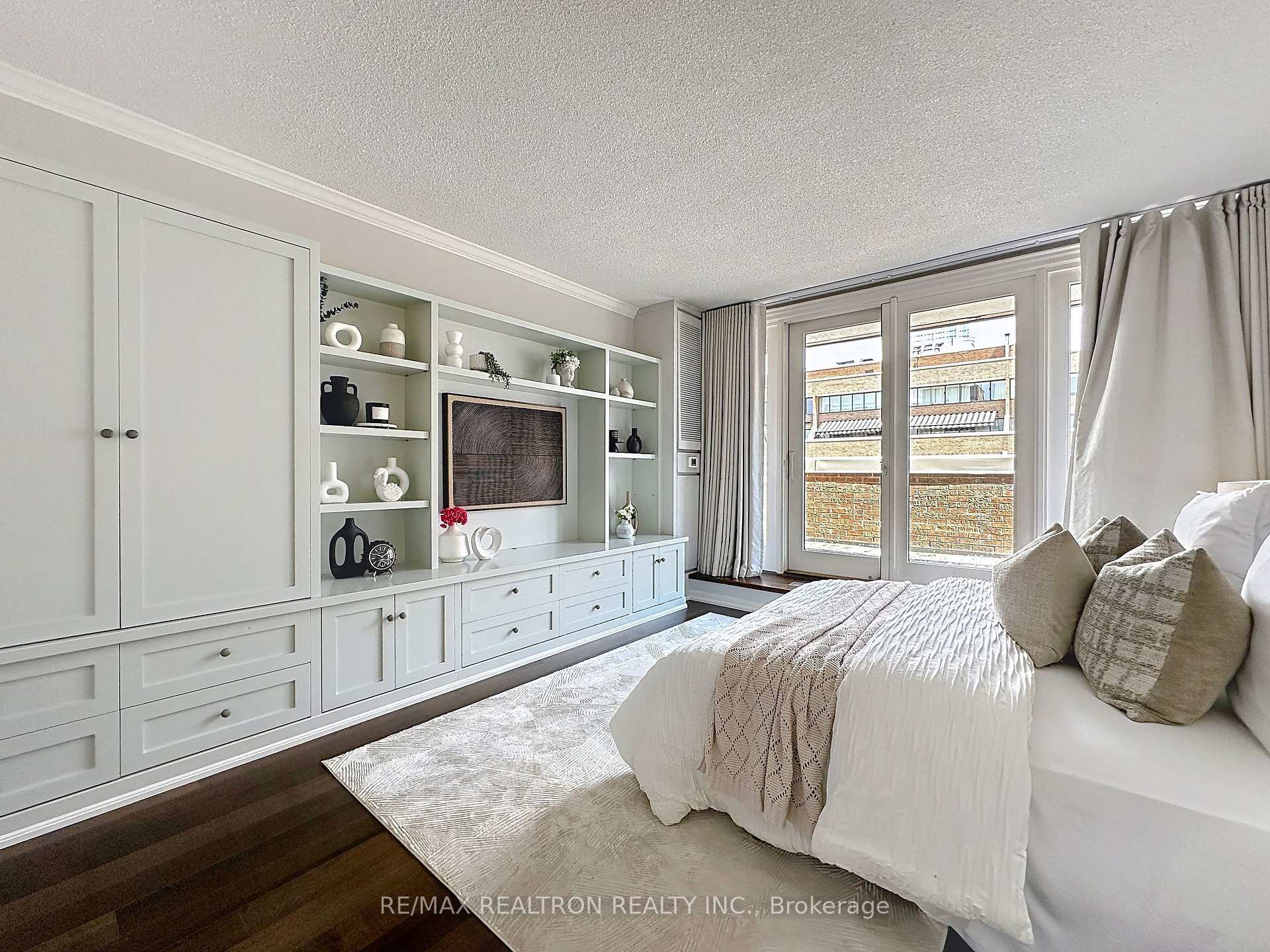 55A Avenue Road 412, Toronto Unit: 412
