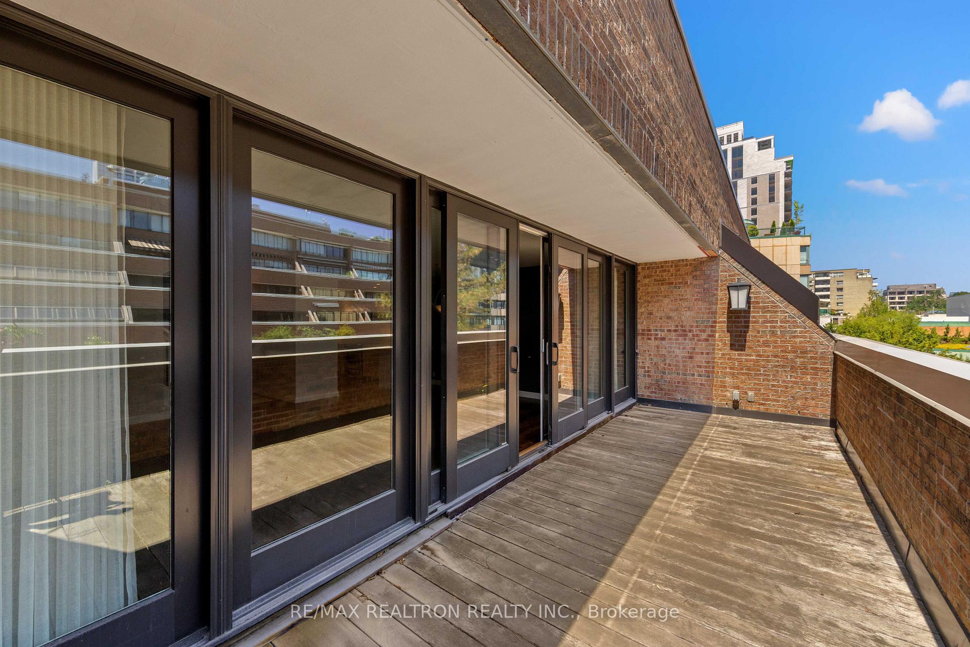 55A Avenue Road 412, Toronto Unit: 412