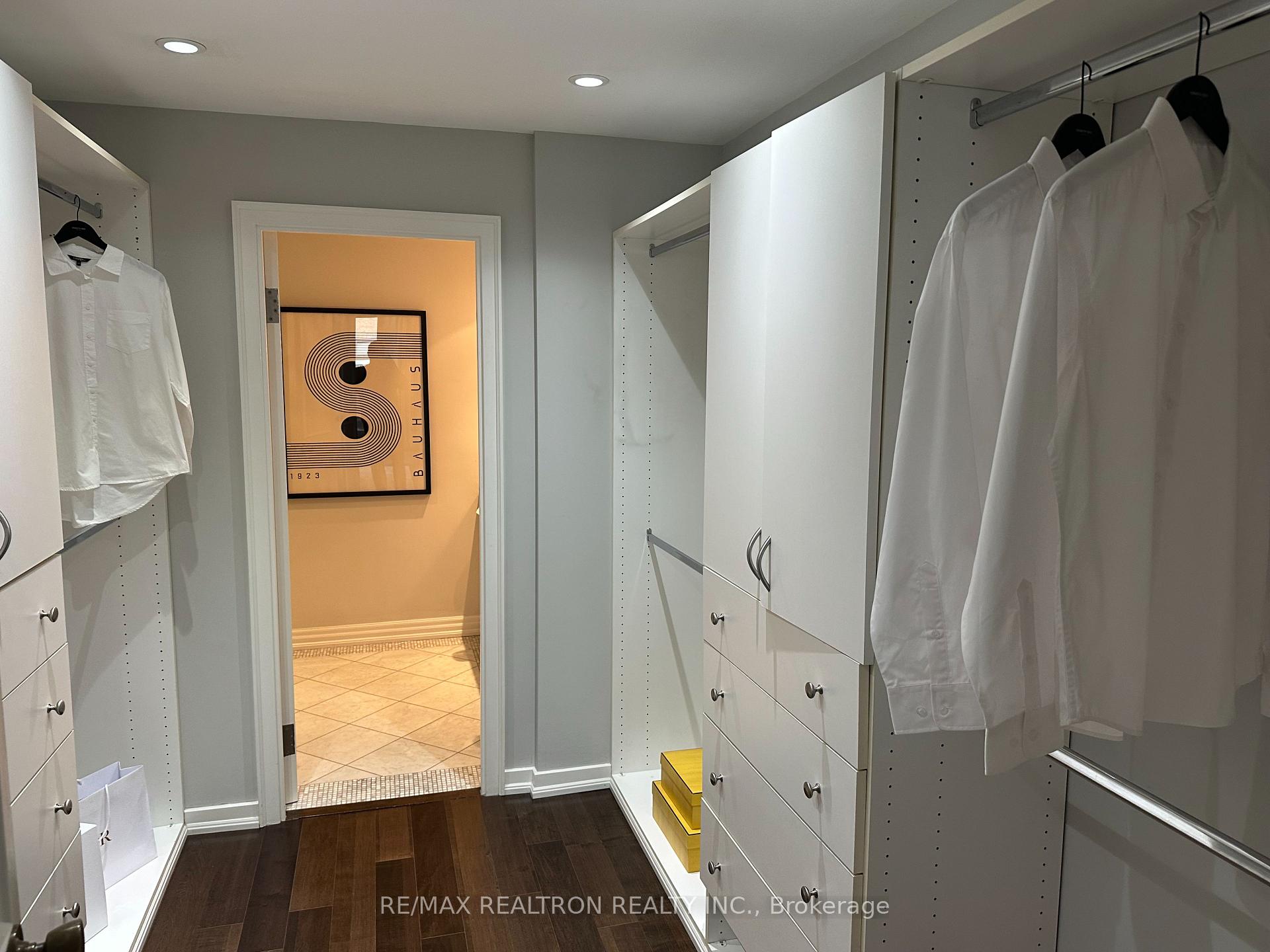 55A Avenue Road 412, Toronto Unit: 412