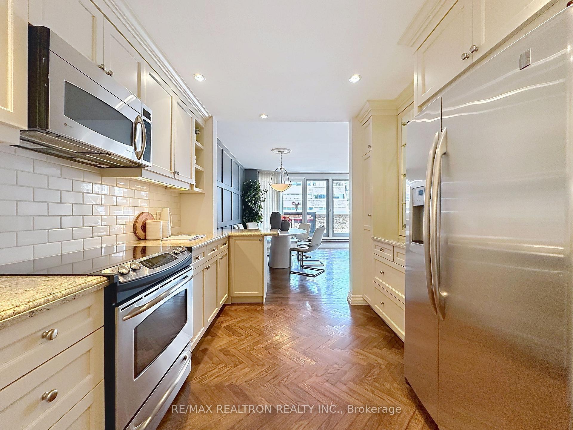 55A Avenue Road 412, Toronto Unit: 412