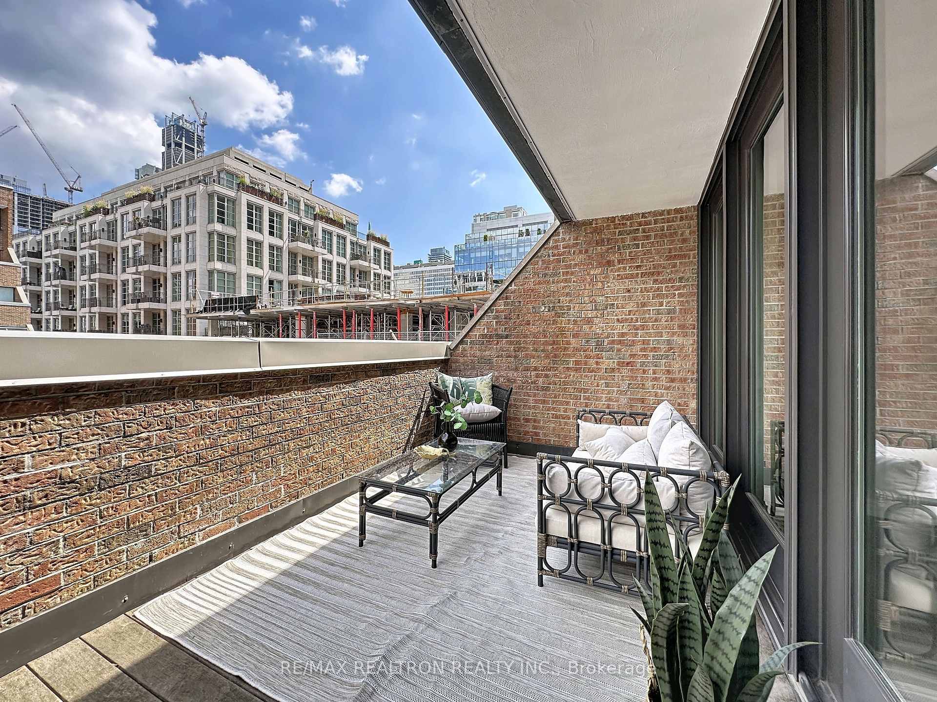 55A Avenue Road 412, Toronto Unit: 412