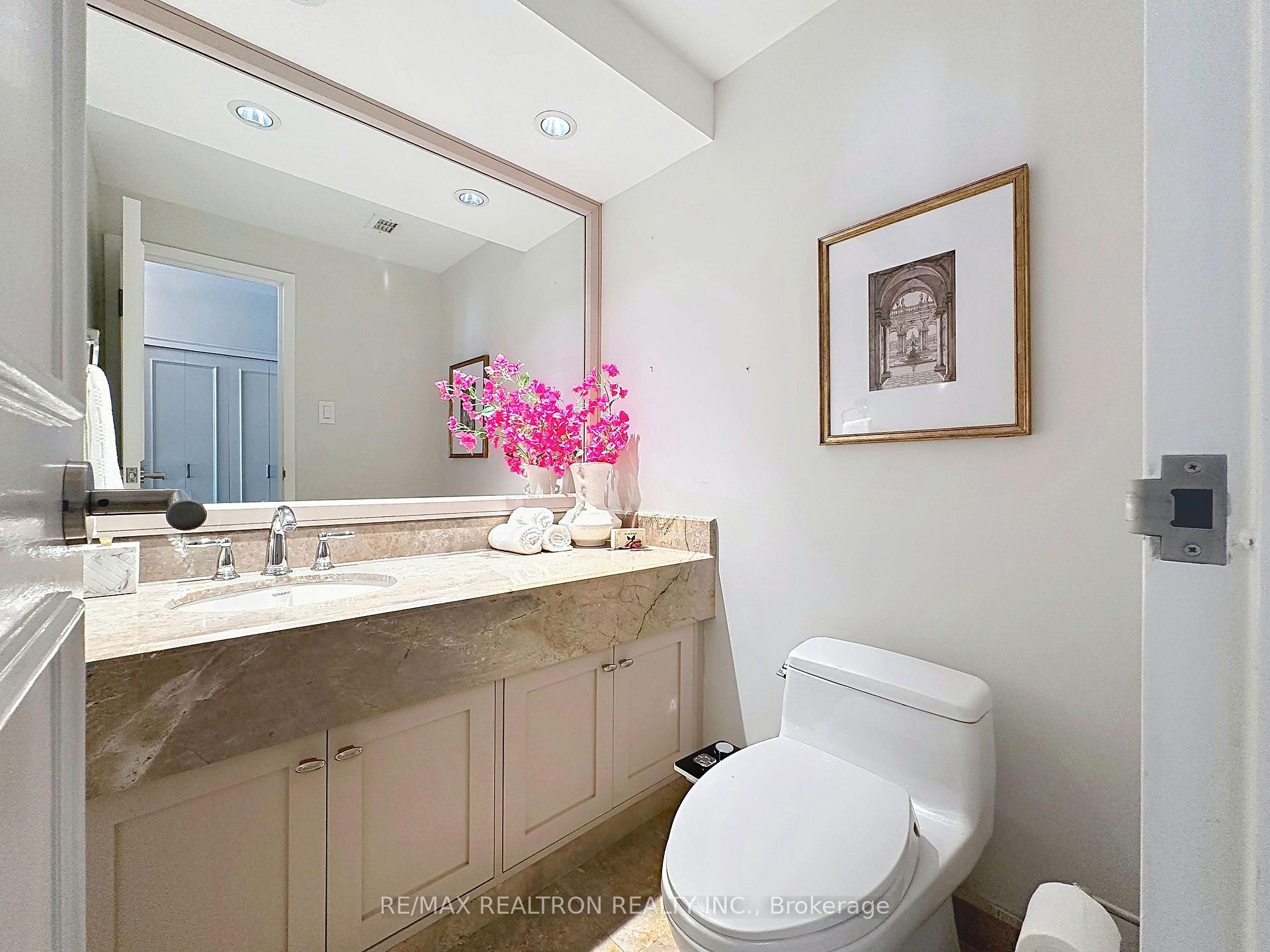 55A Avenue Road 412, Toronto Unit: 412