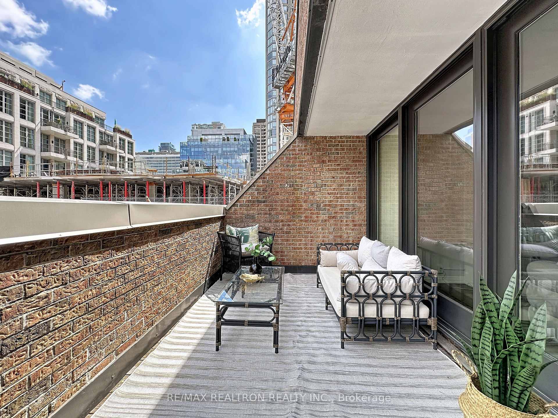 55A Avenue Road 412, Toronto Unit: 412