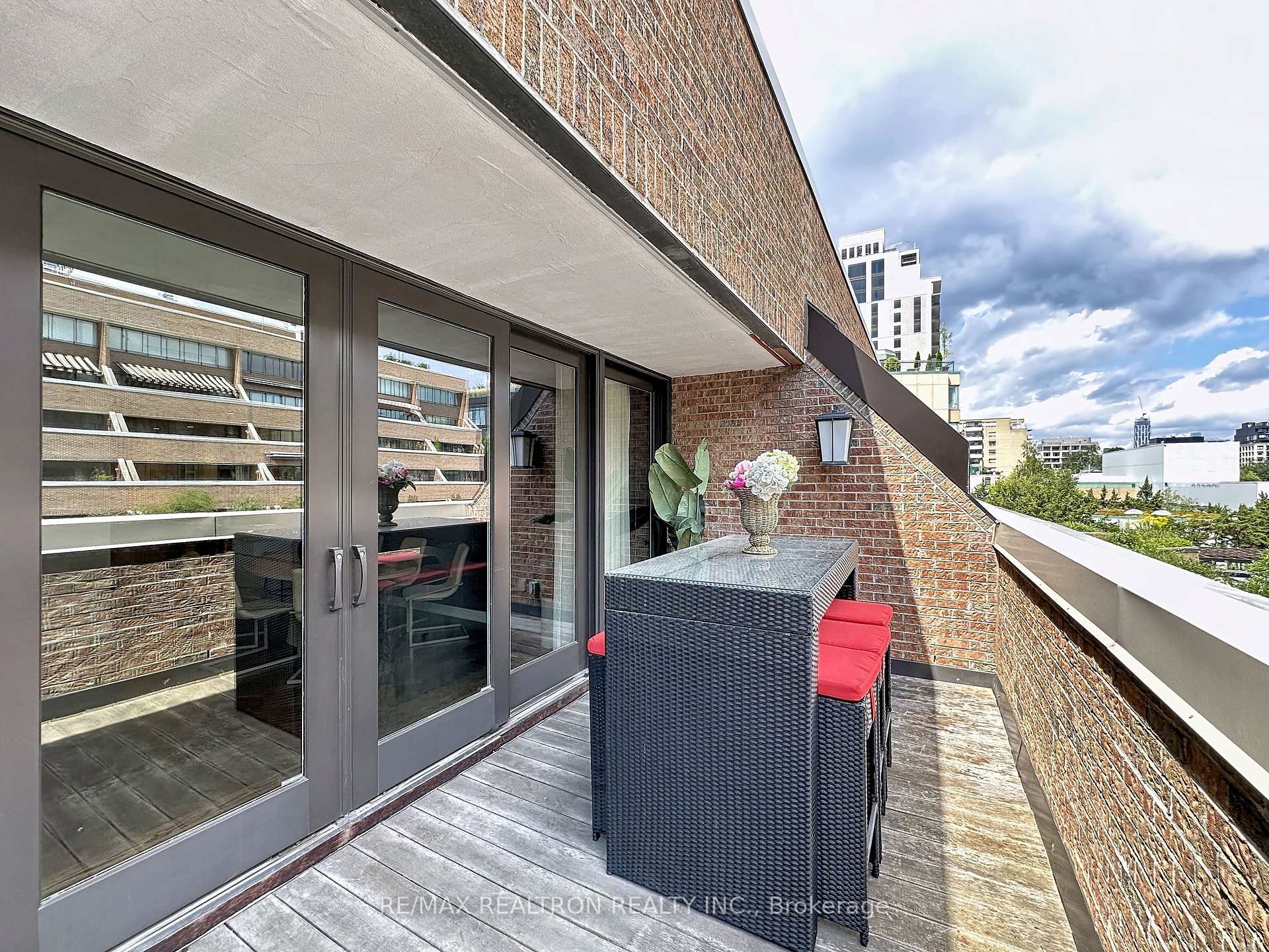 55A Avenue Road 412, Toronto Unit: 412