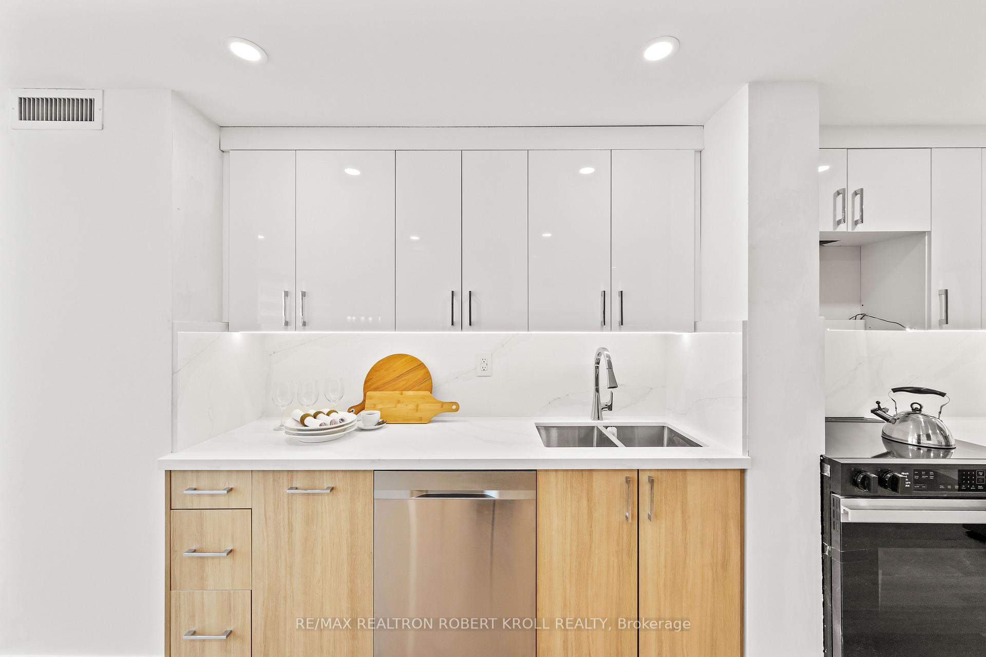 7300 Yonge Street 210