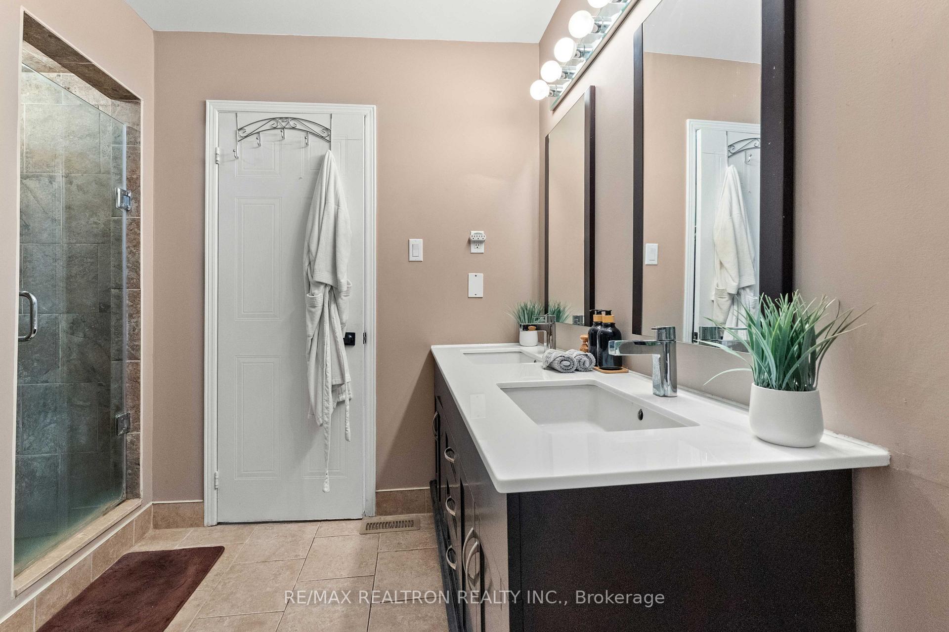 271 Rose Green Drive, Vaughan, ON L4J 4S8, Vaughan ON, L4J 4S8