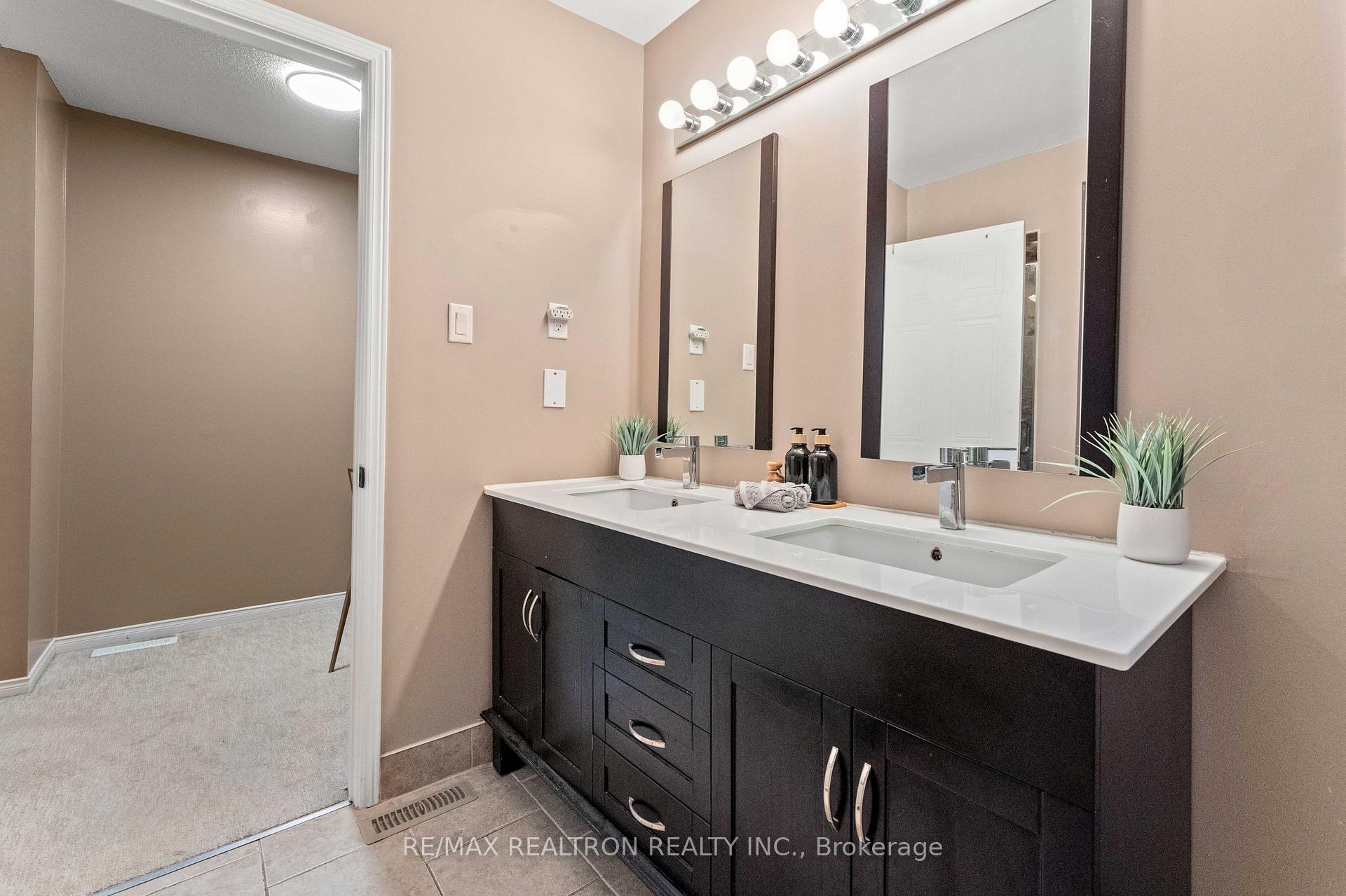 271 Rose Green Drive, Vaughan, ON L4J 4S8, Vaughan ON, L4J 4S8