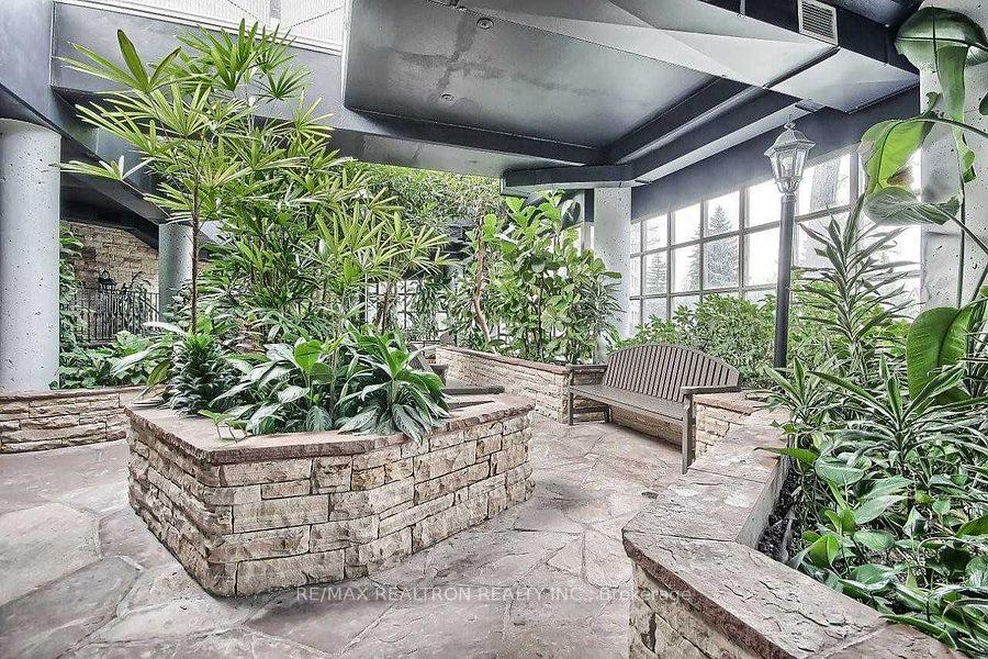7 Townsgate Drive 1206