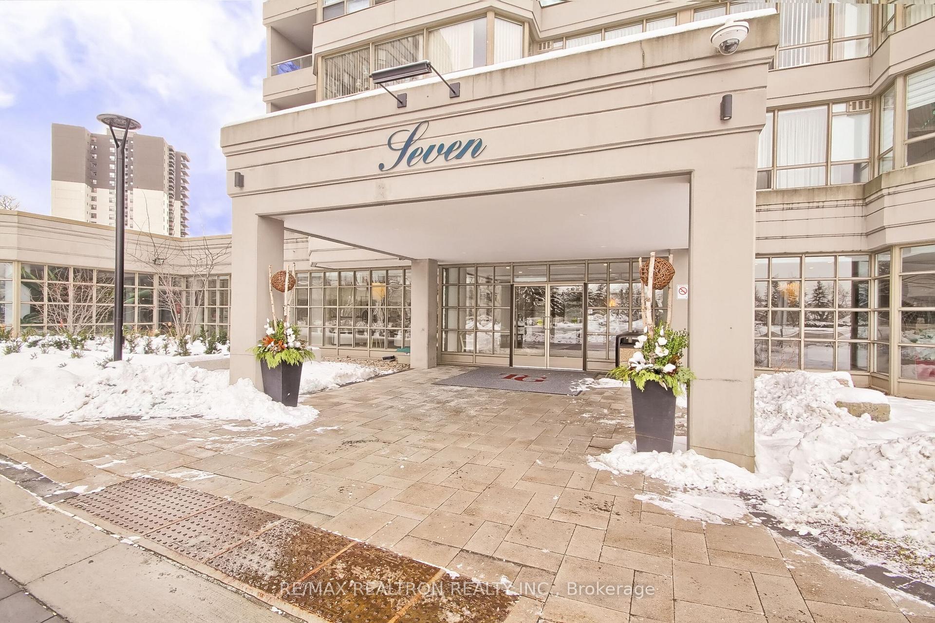 7 Townsgate Drive 1206