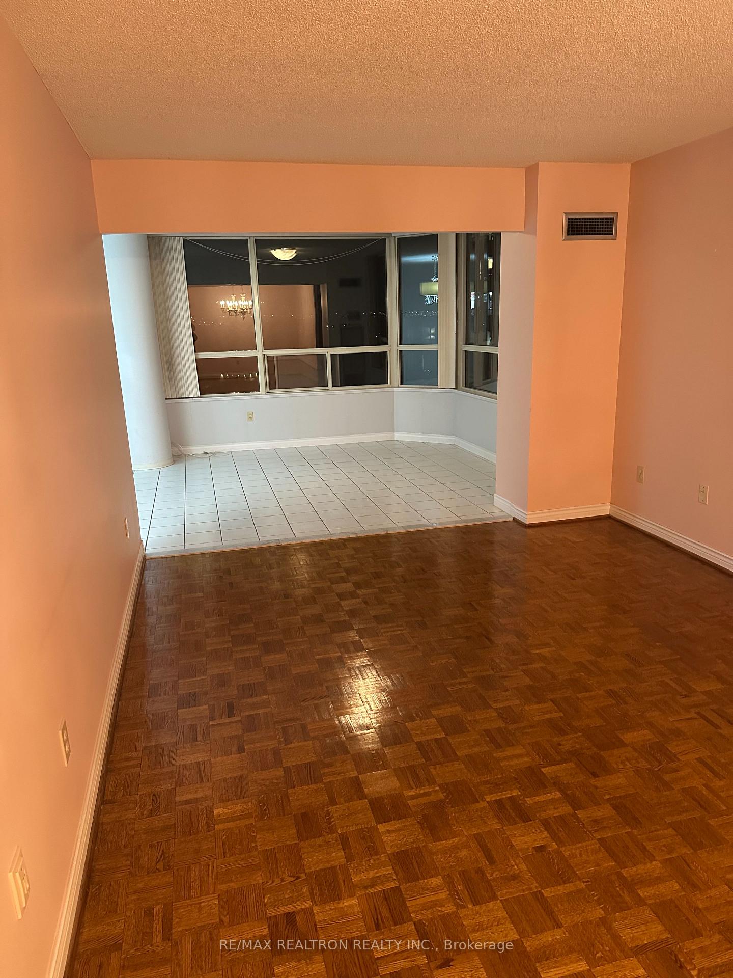 7 Townsgate Drive 1206