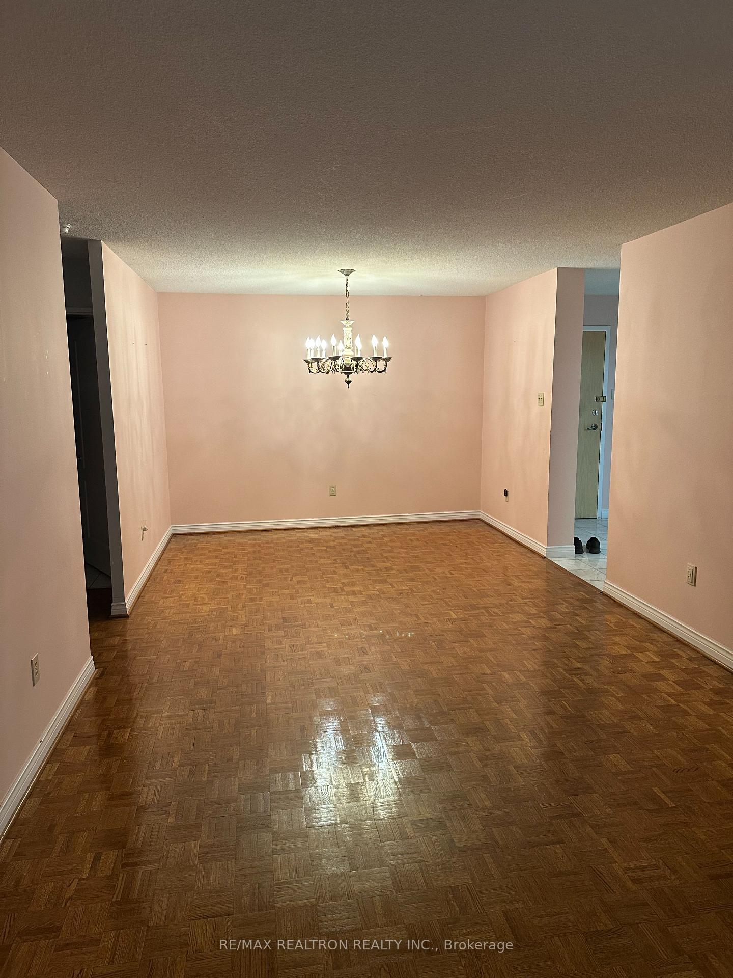 7 Townsgate Drive 1206