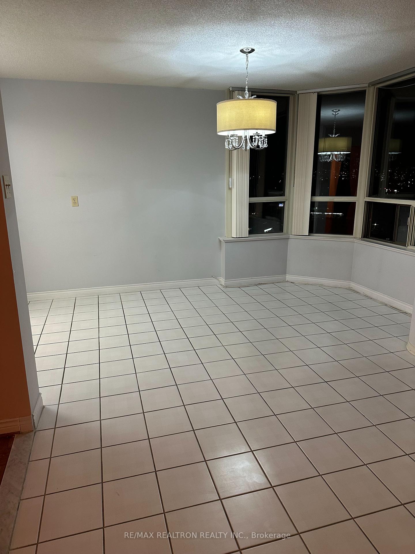 7 Townsgate Drive 1206