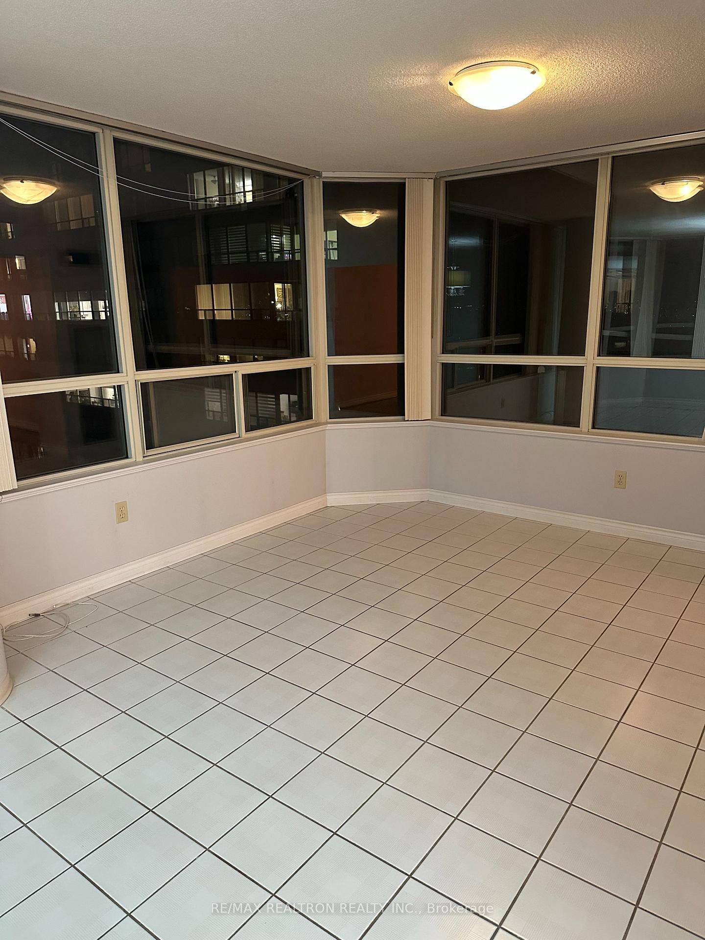 7 Townsgate Drive 1206