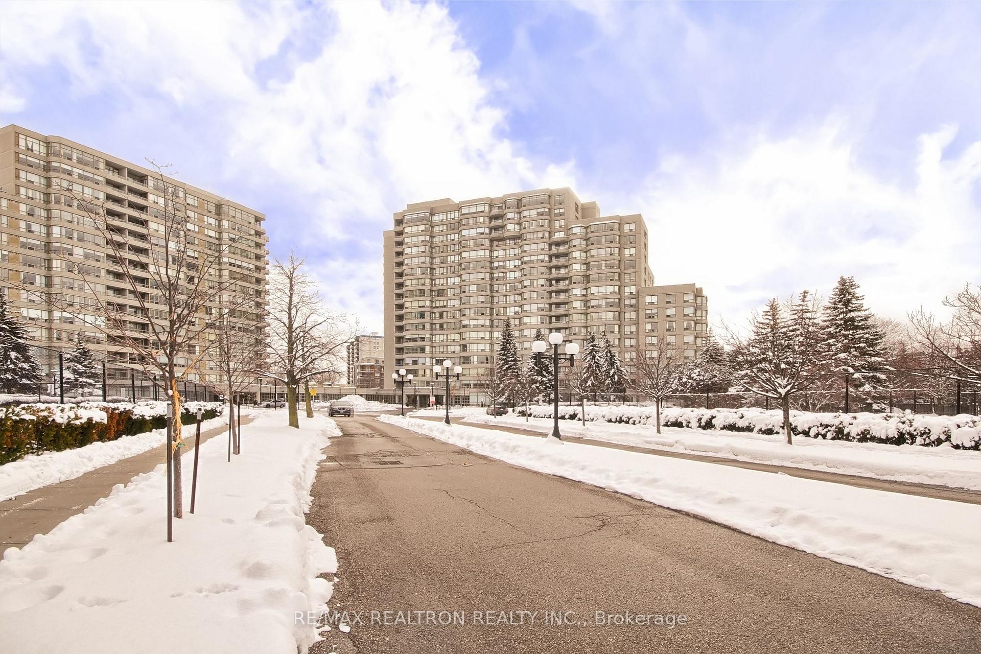 7 Townsgate Drive 1206