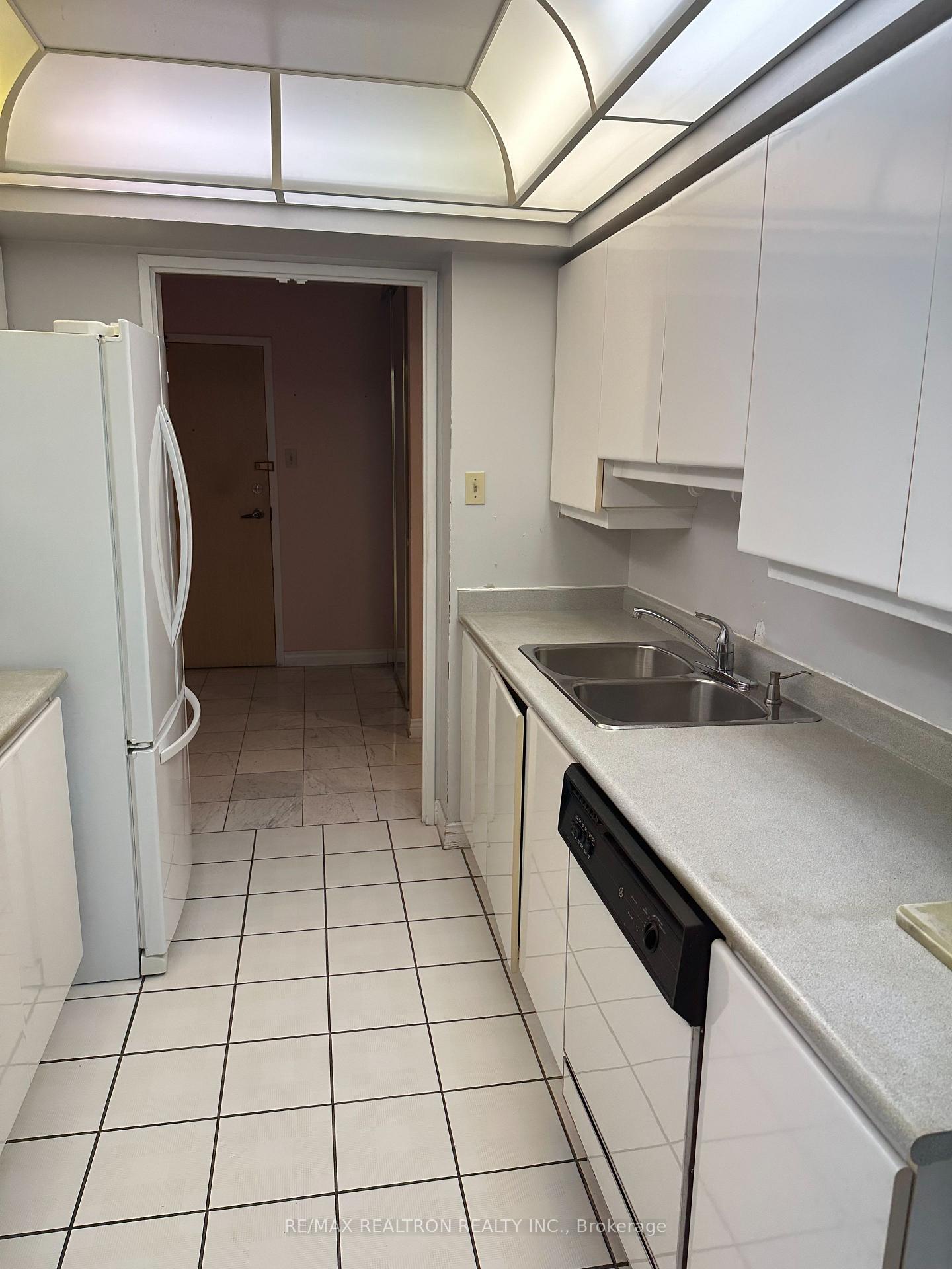 7 Townsgate Drive 1206