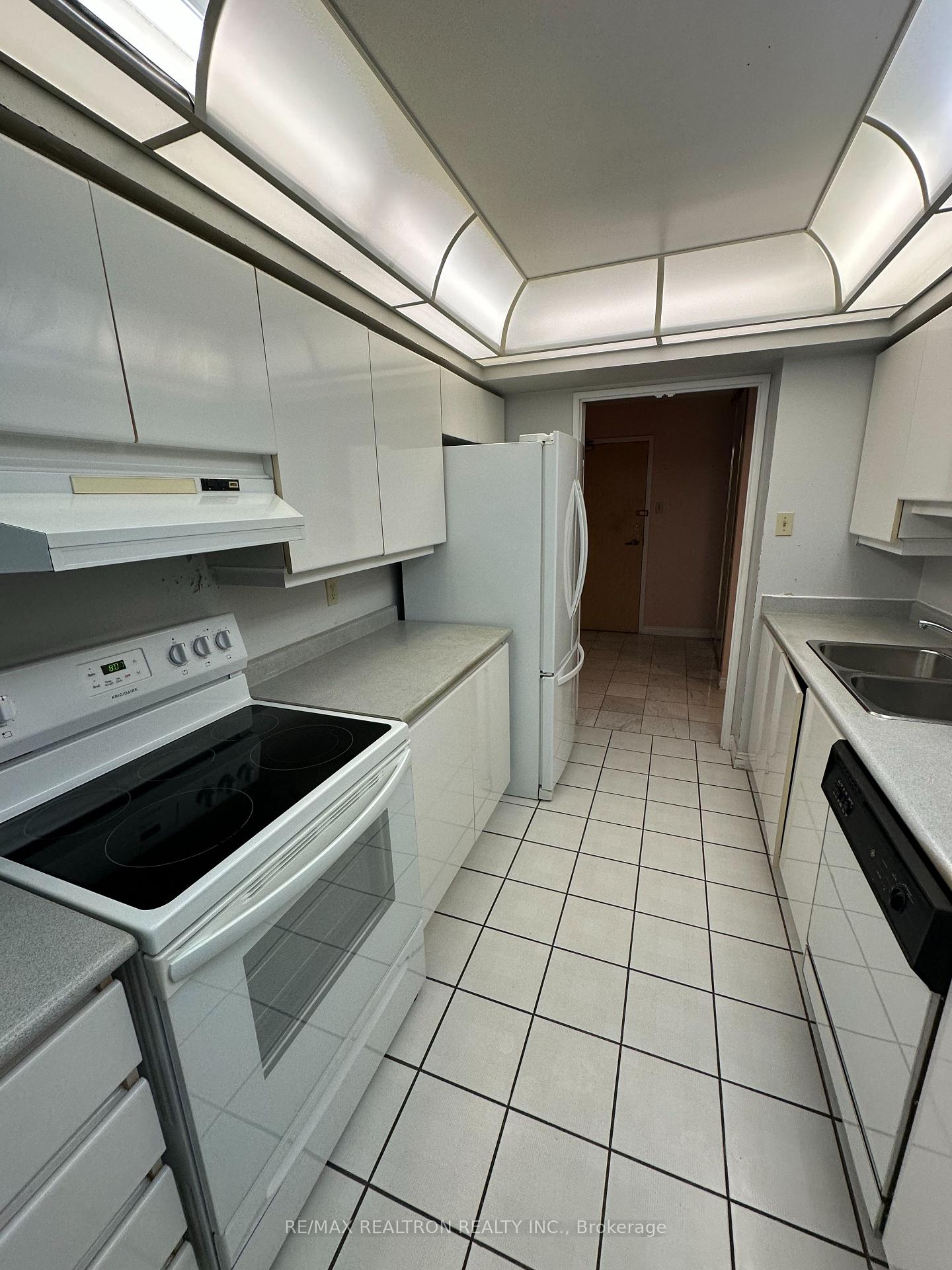 7 Townsgate Drive 1206