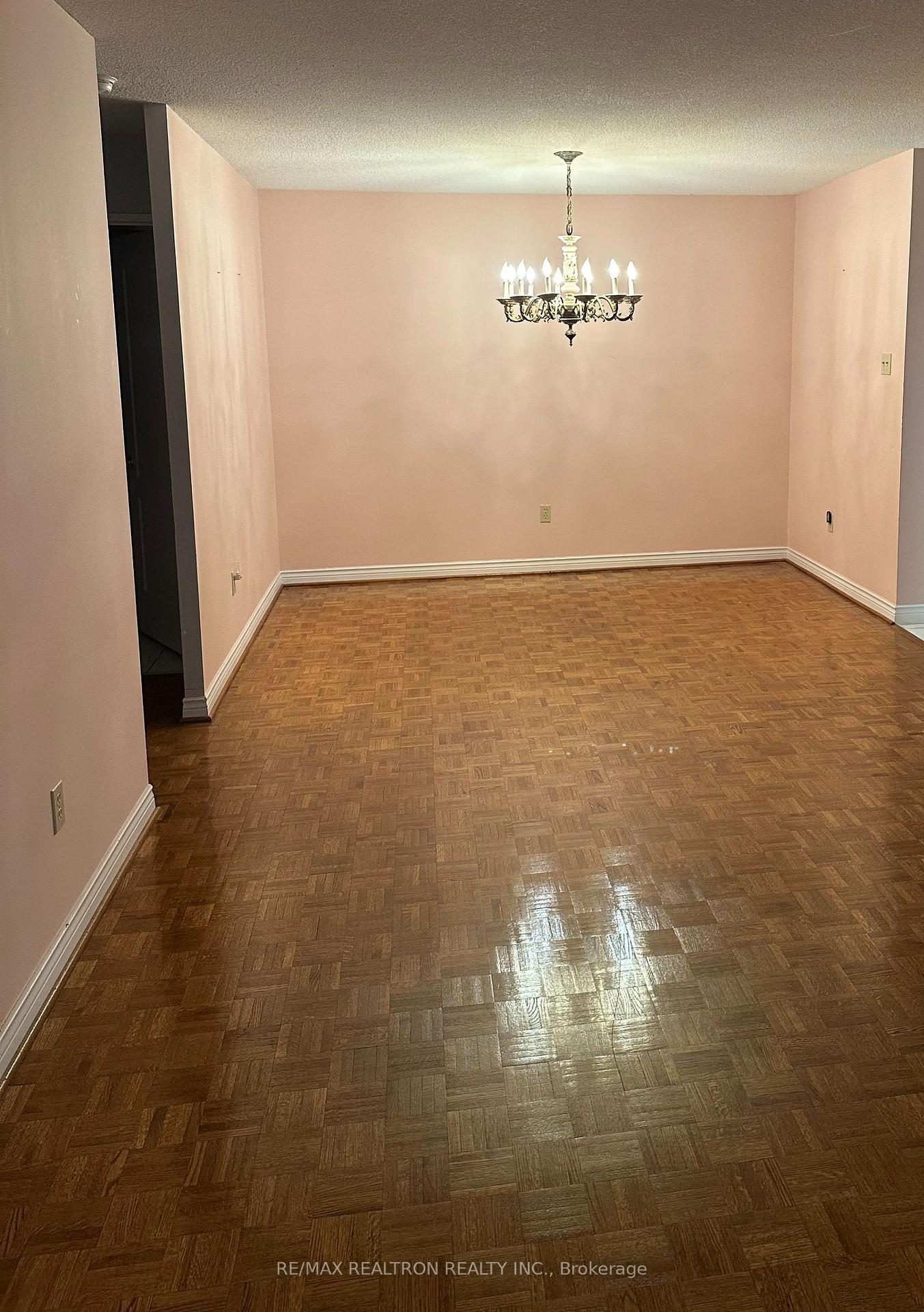 7 Townsgate Drive 1206