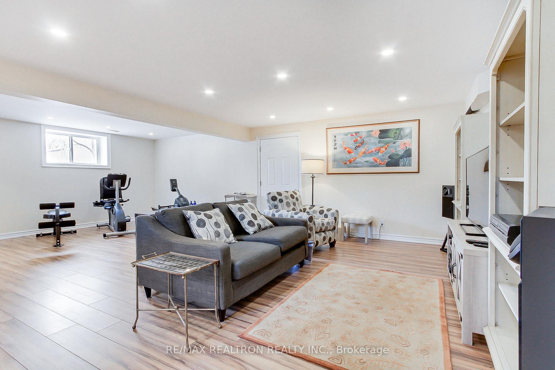 815 Churchill Lane