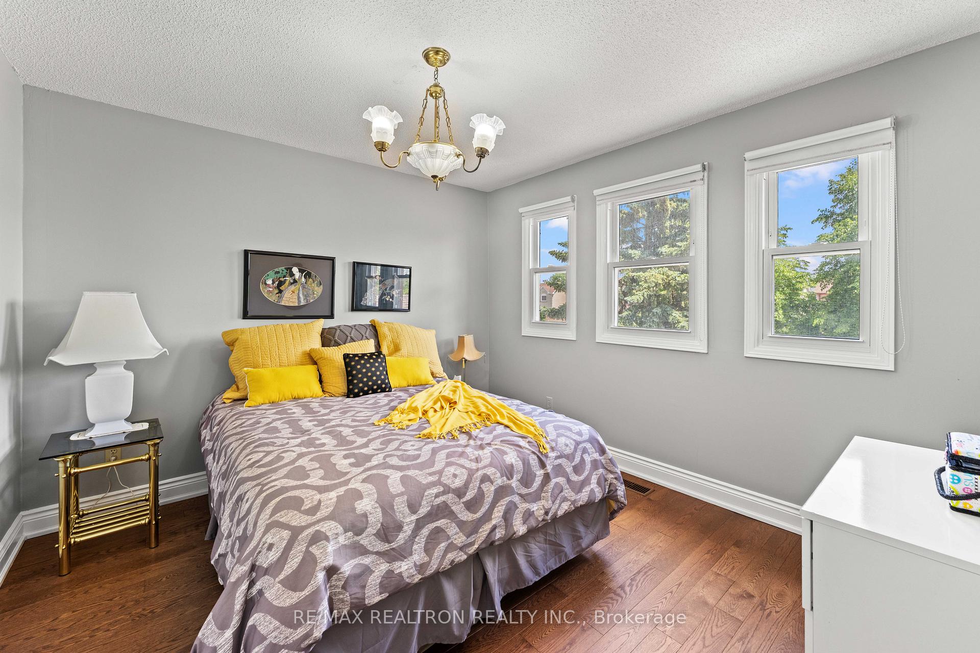 10 Millcreek Crescent