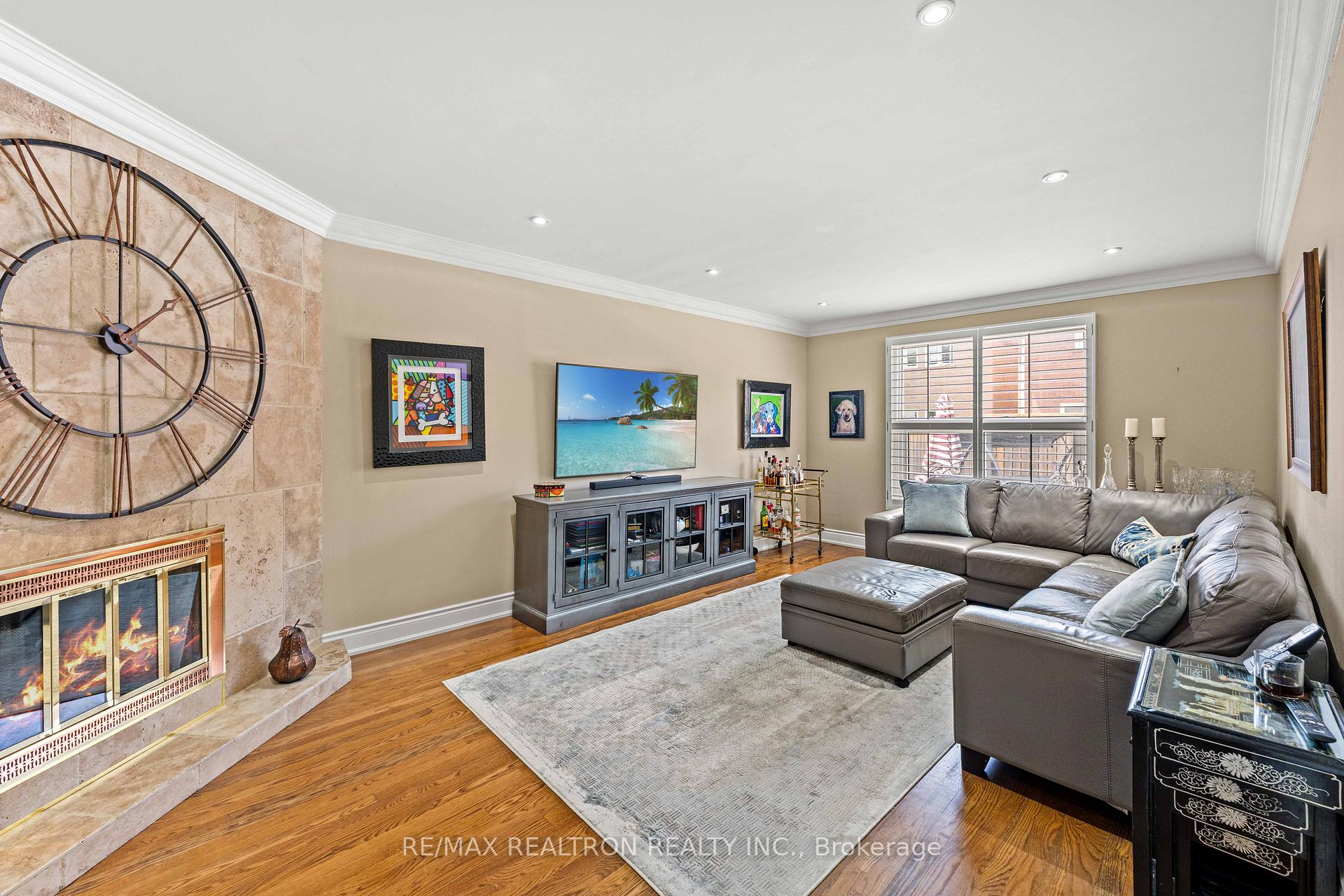 10 Millcreek Crescent