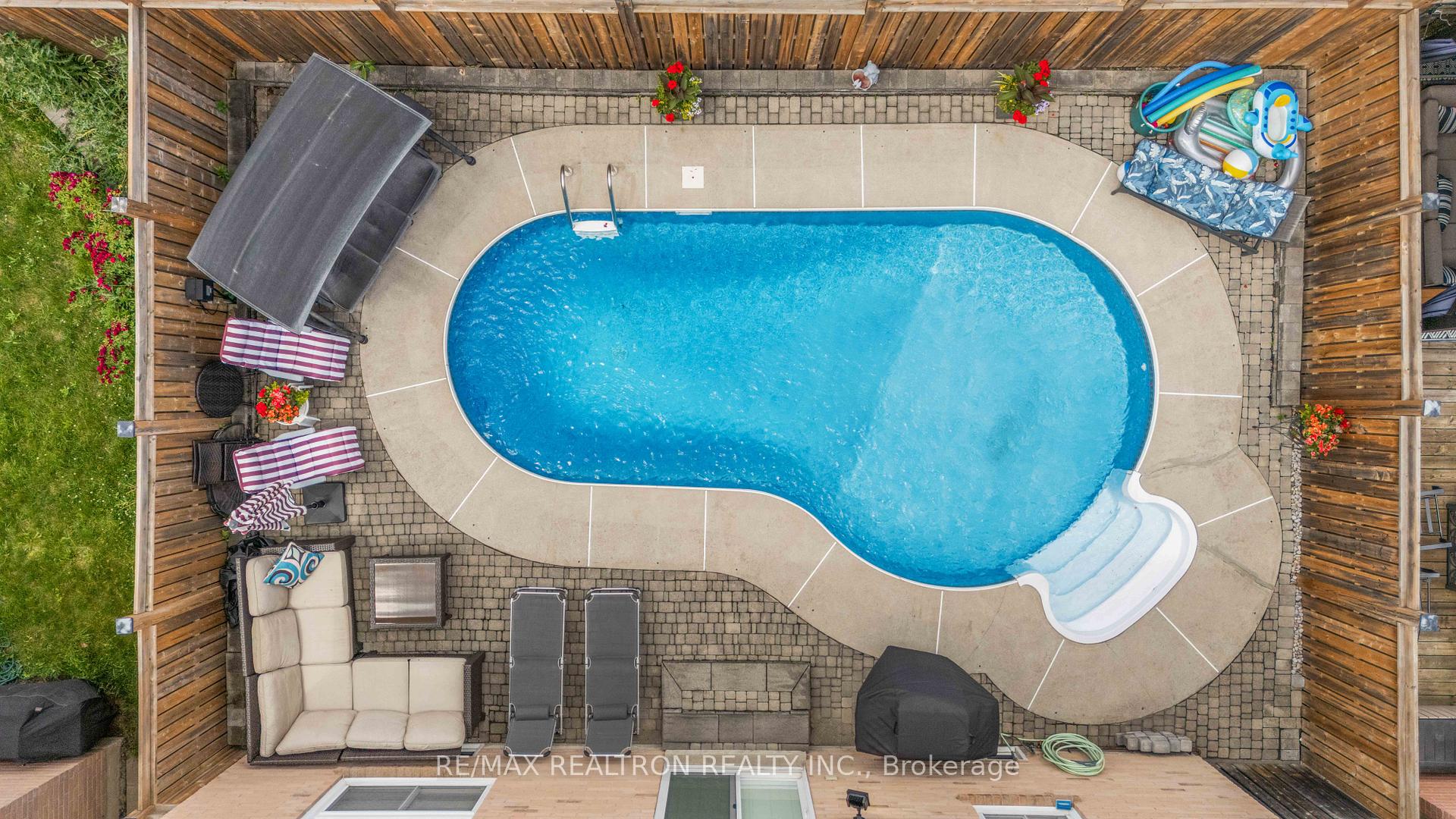 10 Millcreek Crescent