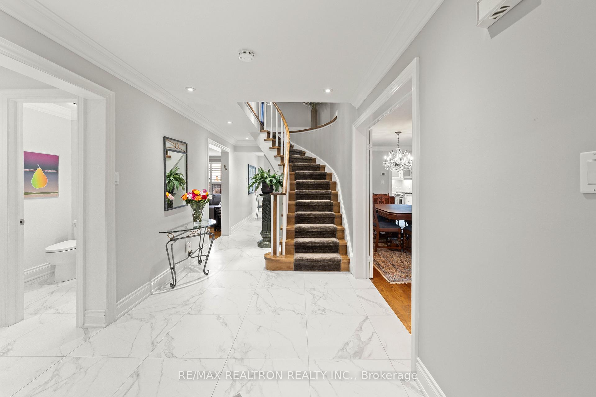 10 Millcreek Crescent