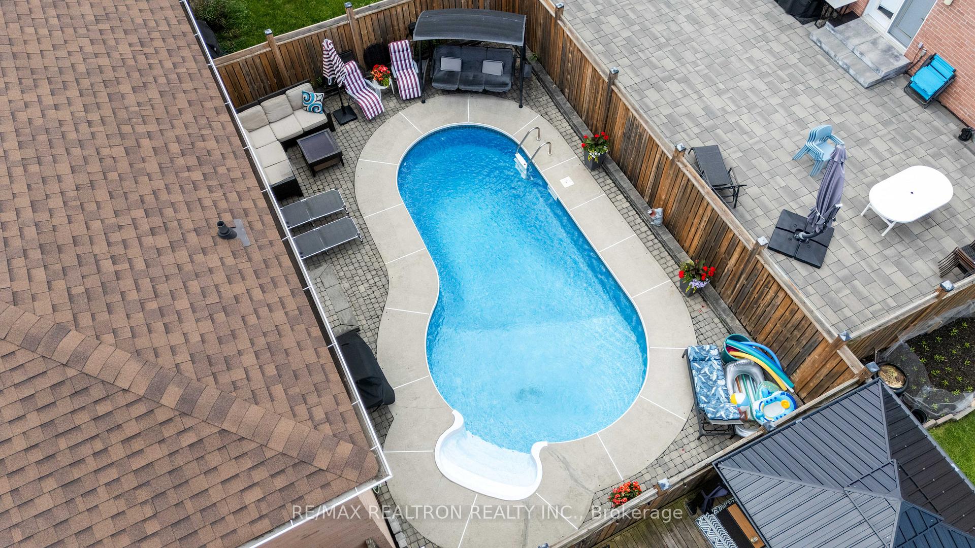 10 Millcreek Crescent
