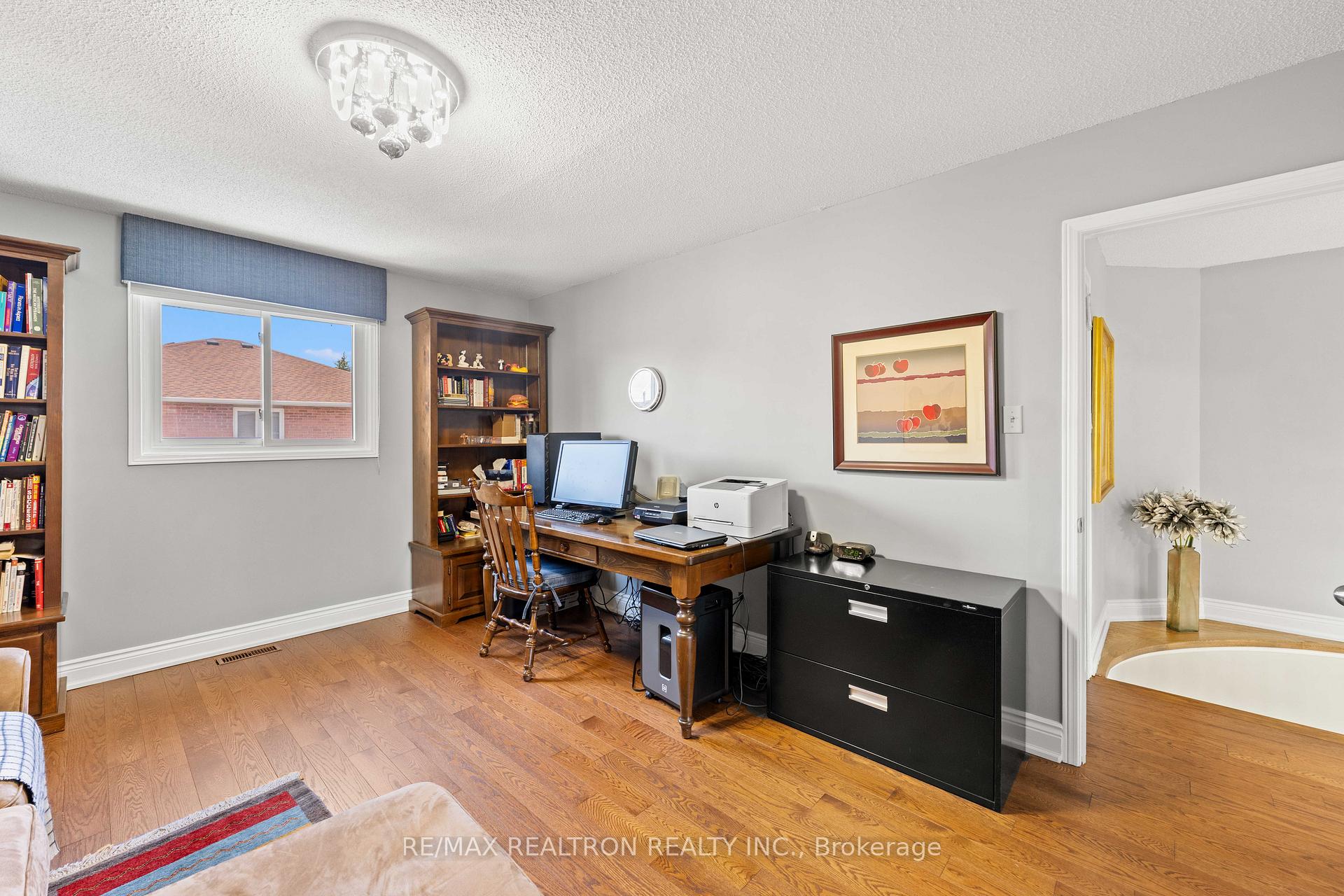 10 Millcreek Crescent