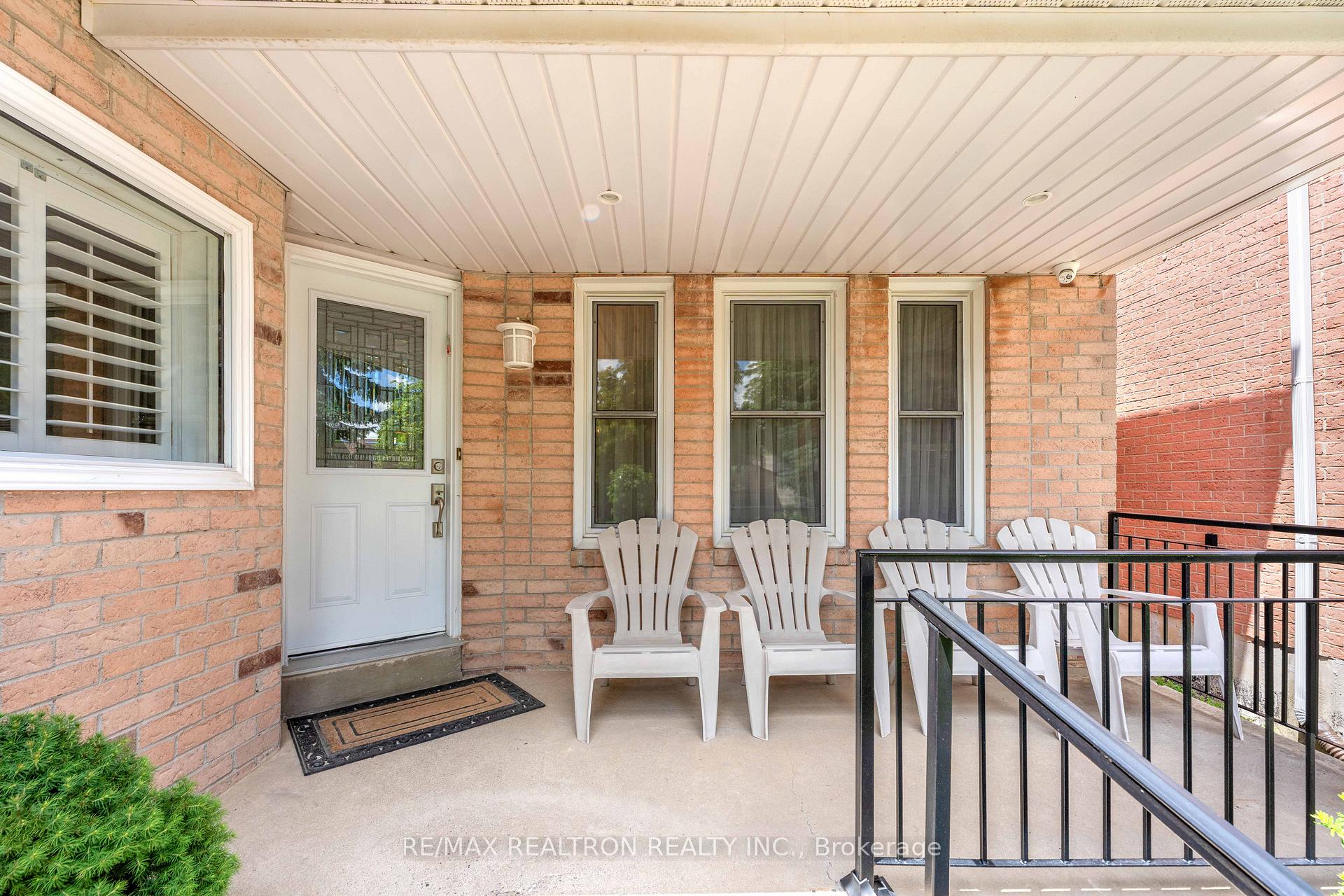 10 Millcreek Crescent