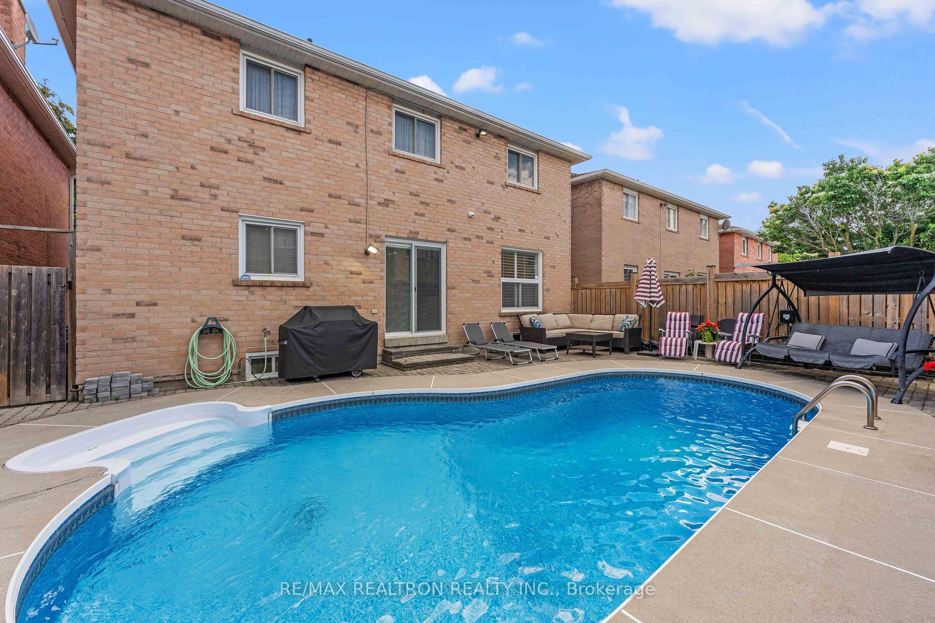 10 Millcreek Crescent