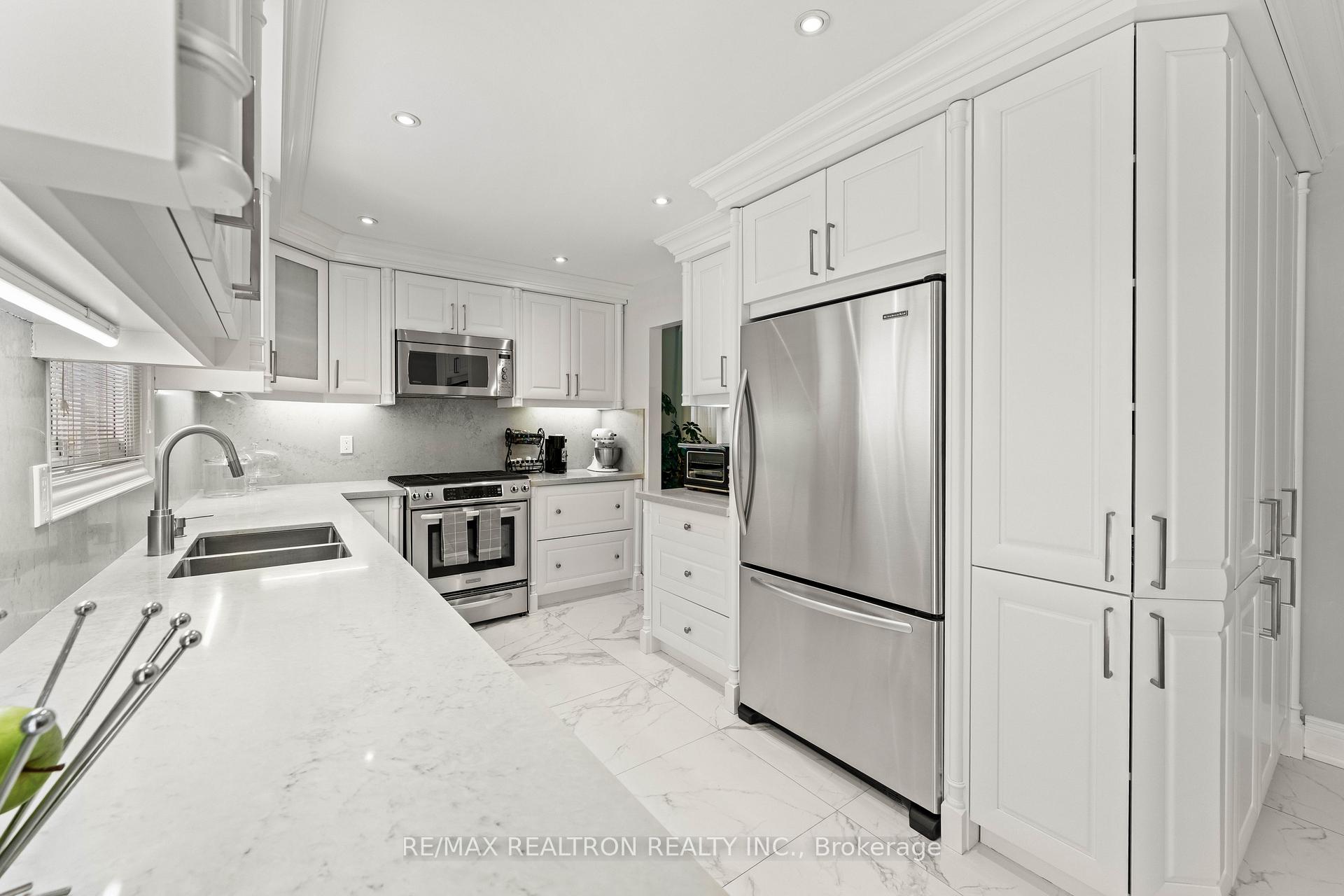 10 Millcreek Crescent