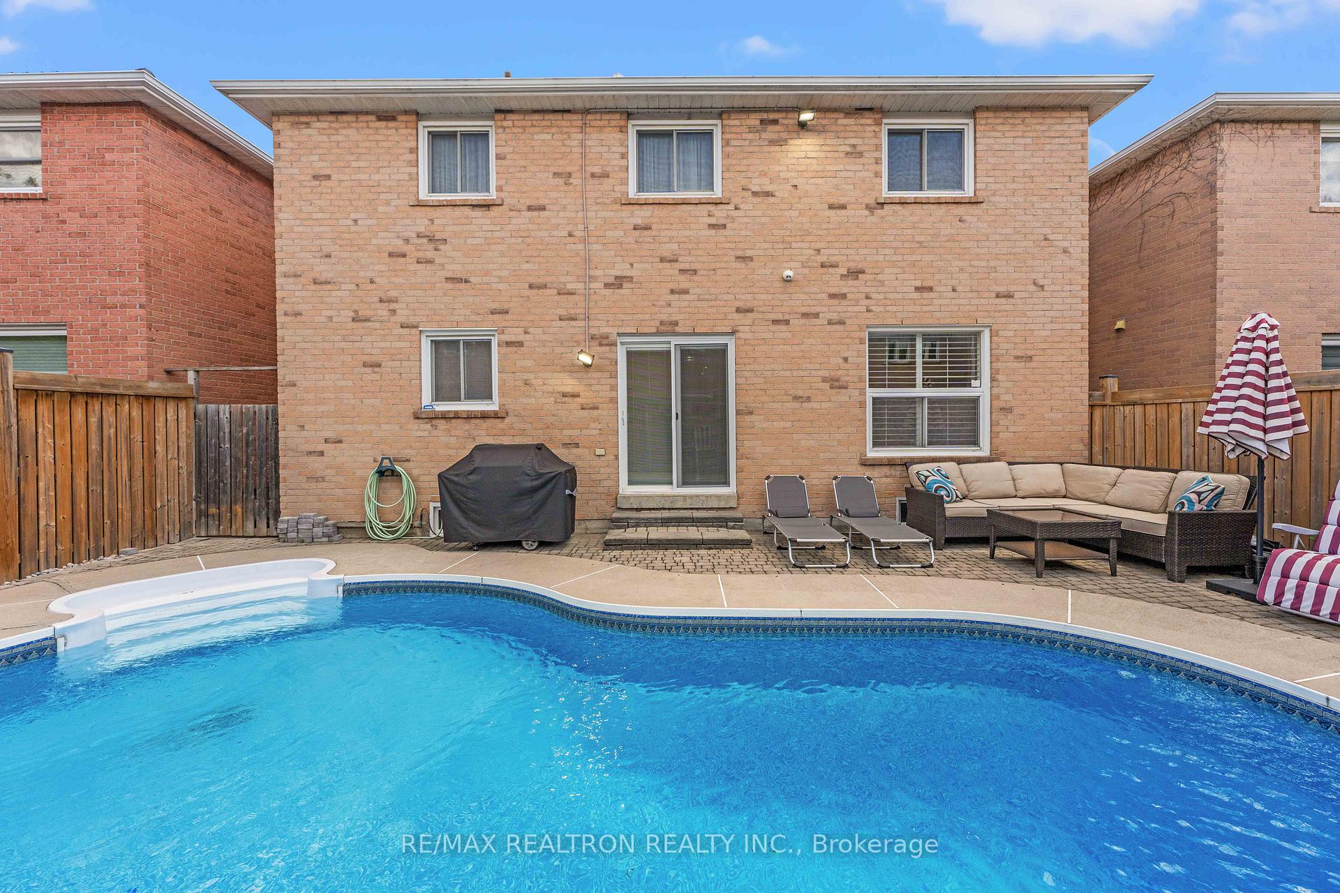 10 Millcreek Crescent