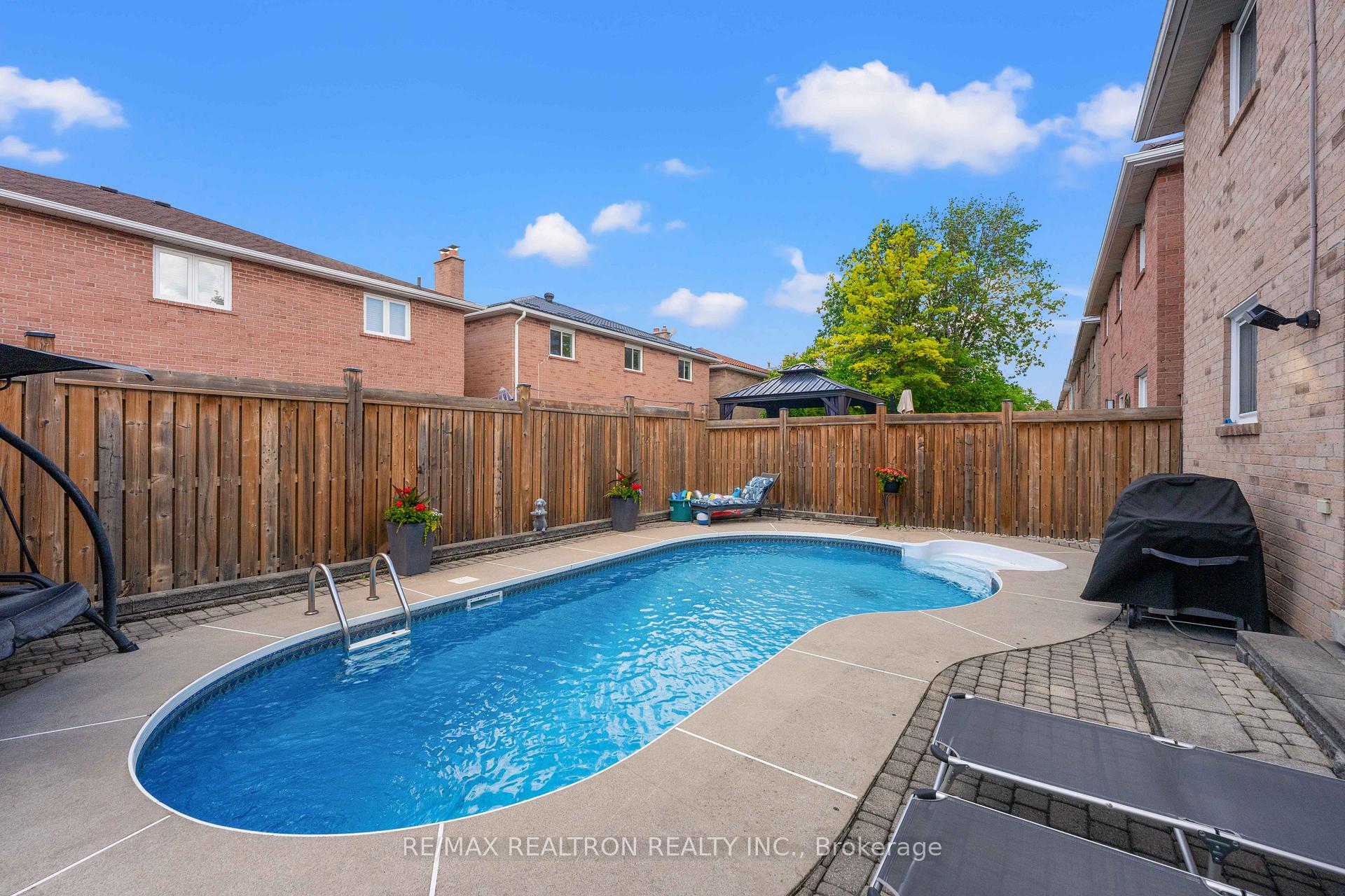10 Millcreek Crescent