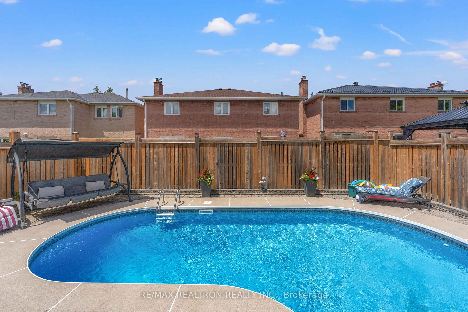 10 Millcreek Crescent