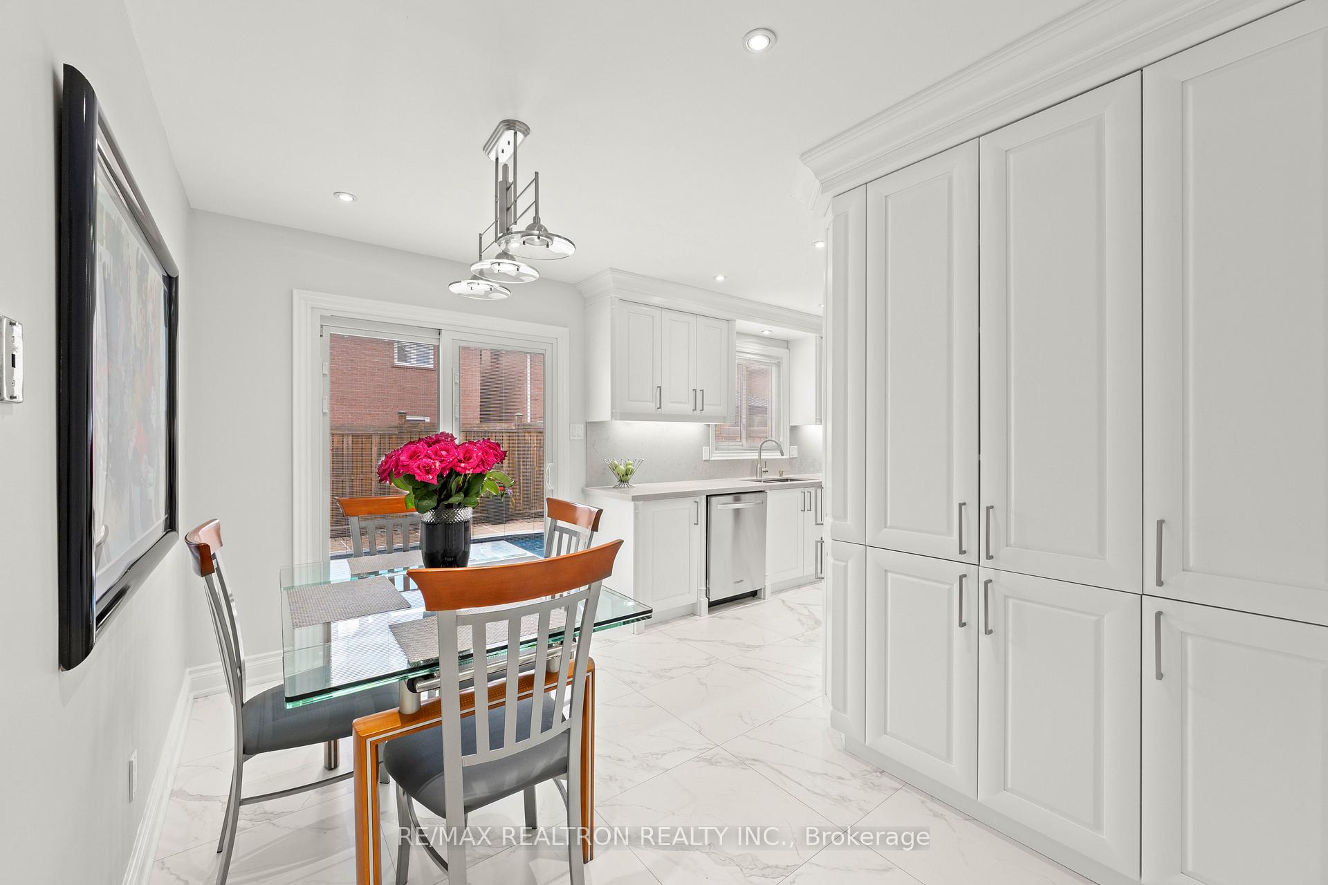 10 Millcreek Crescent