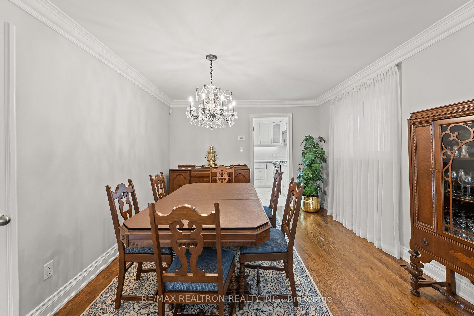 10 Millcreek Crescent