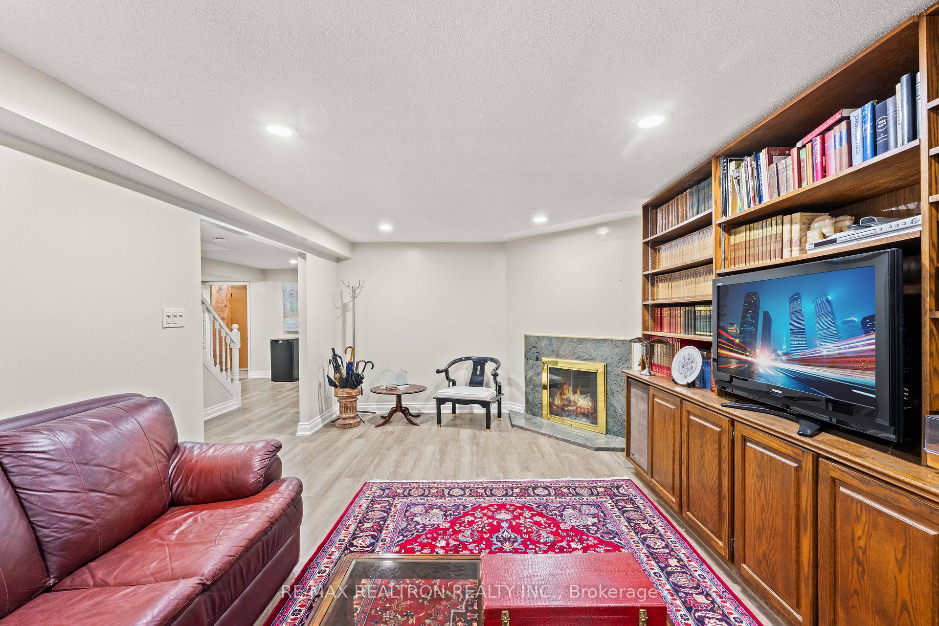 10 Millcreek Crescent