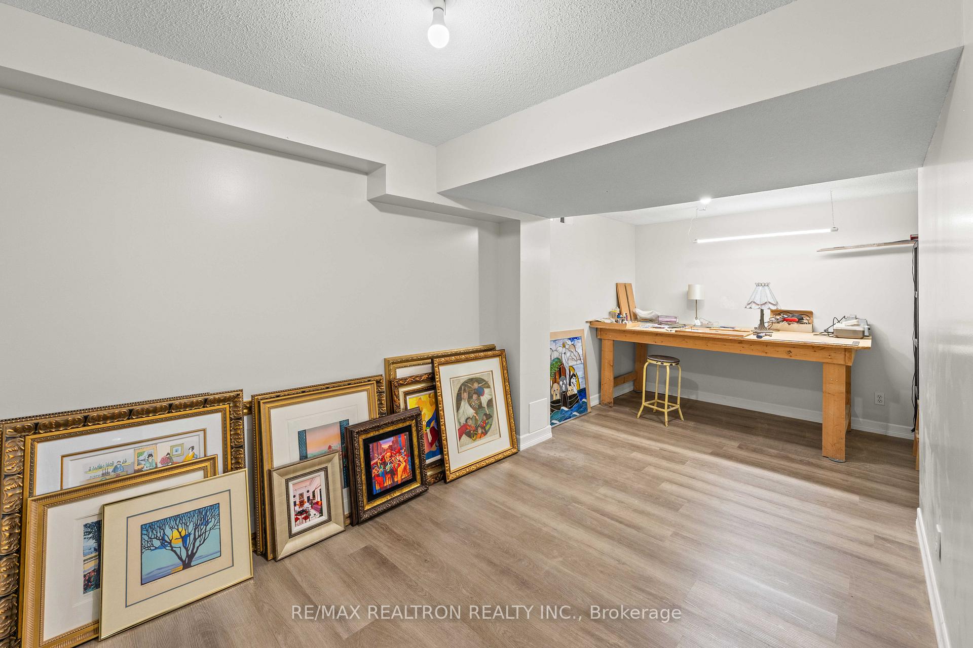 10 Millcreek Crescent