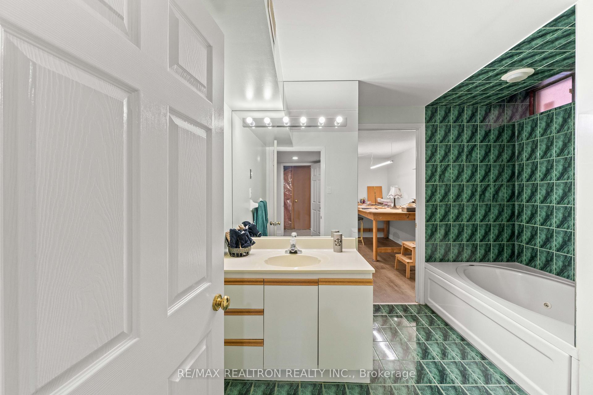 10 Millcreek Crescent