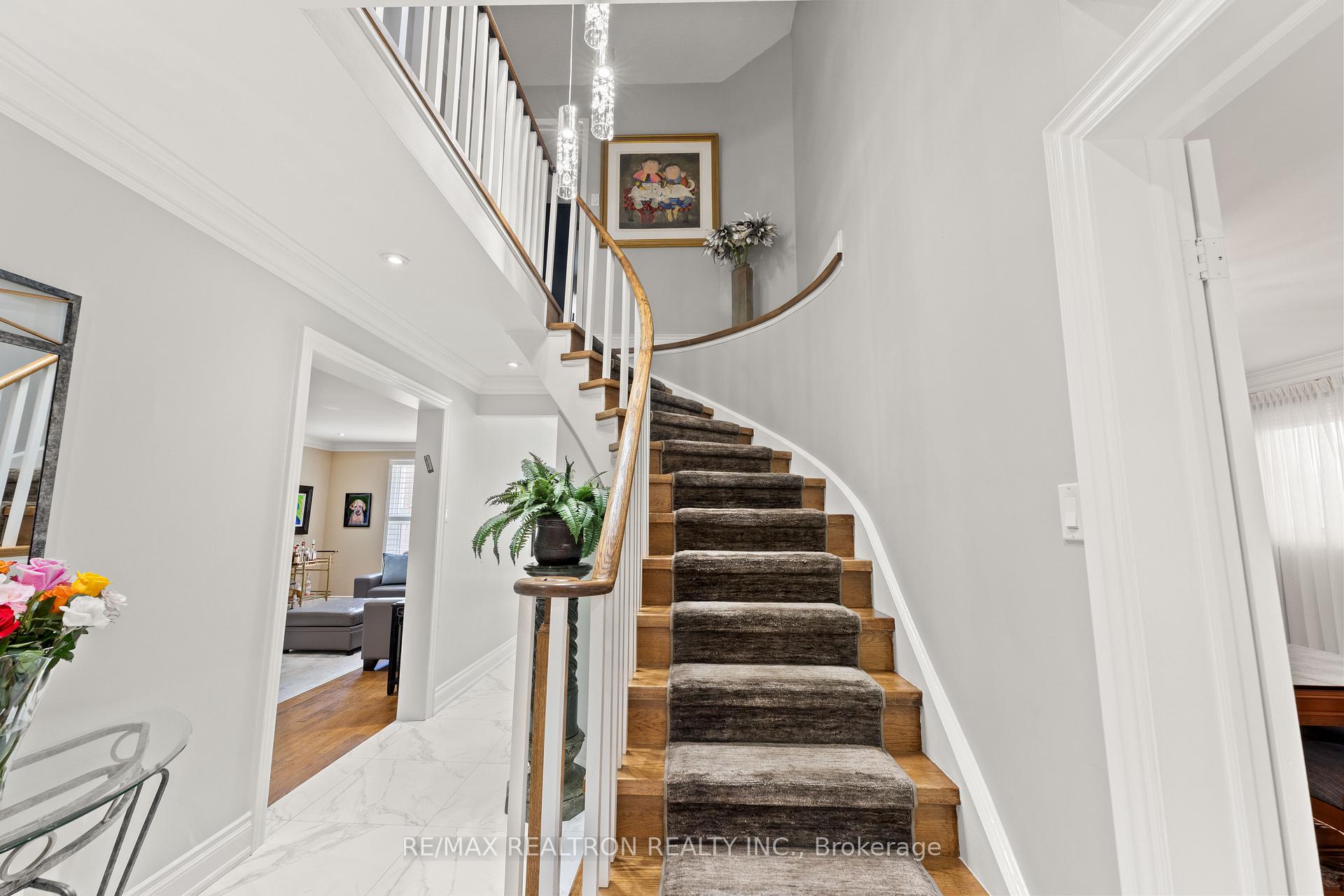 10 Millcreek Crescent