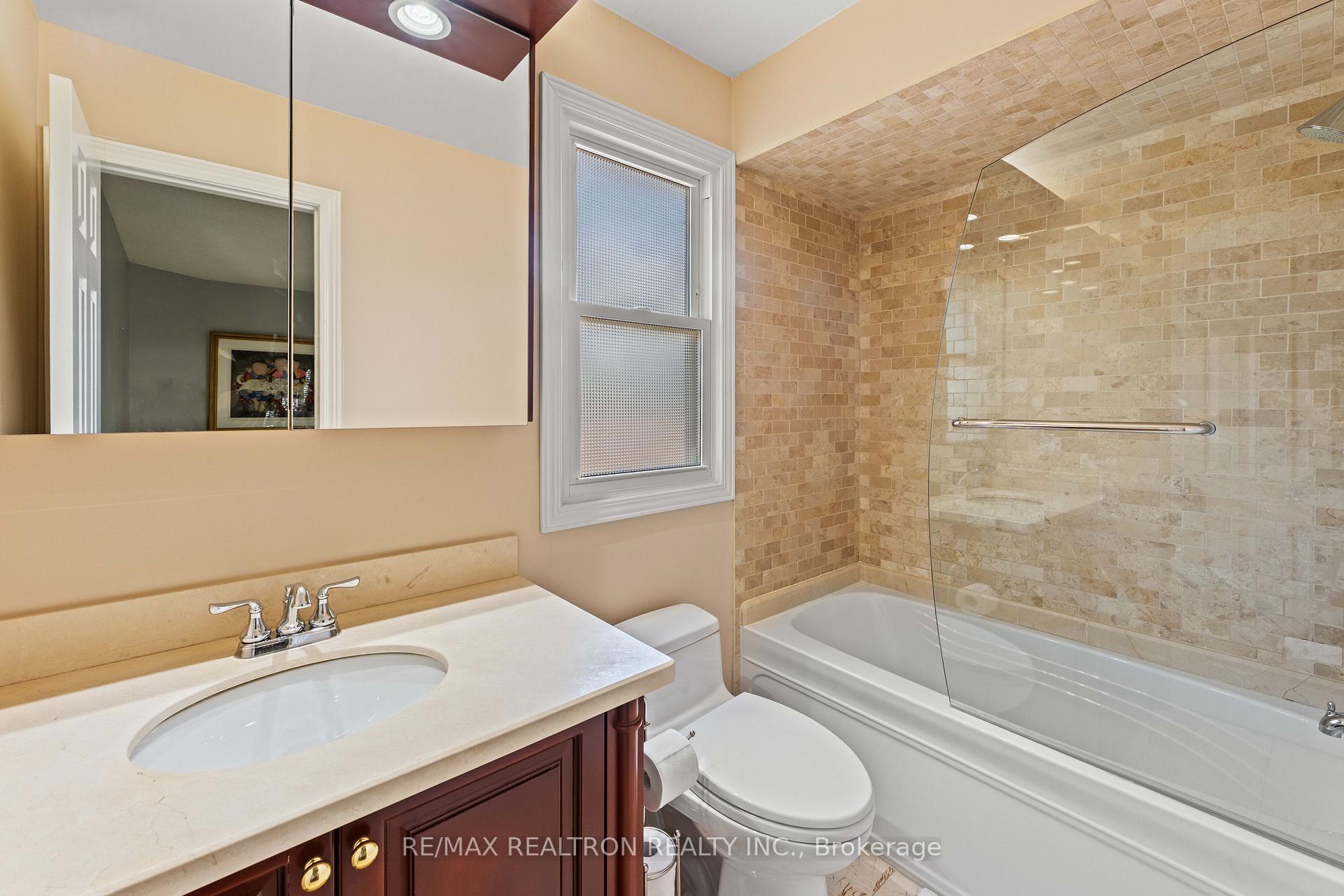 10 Millcreek Crescent