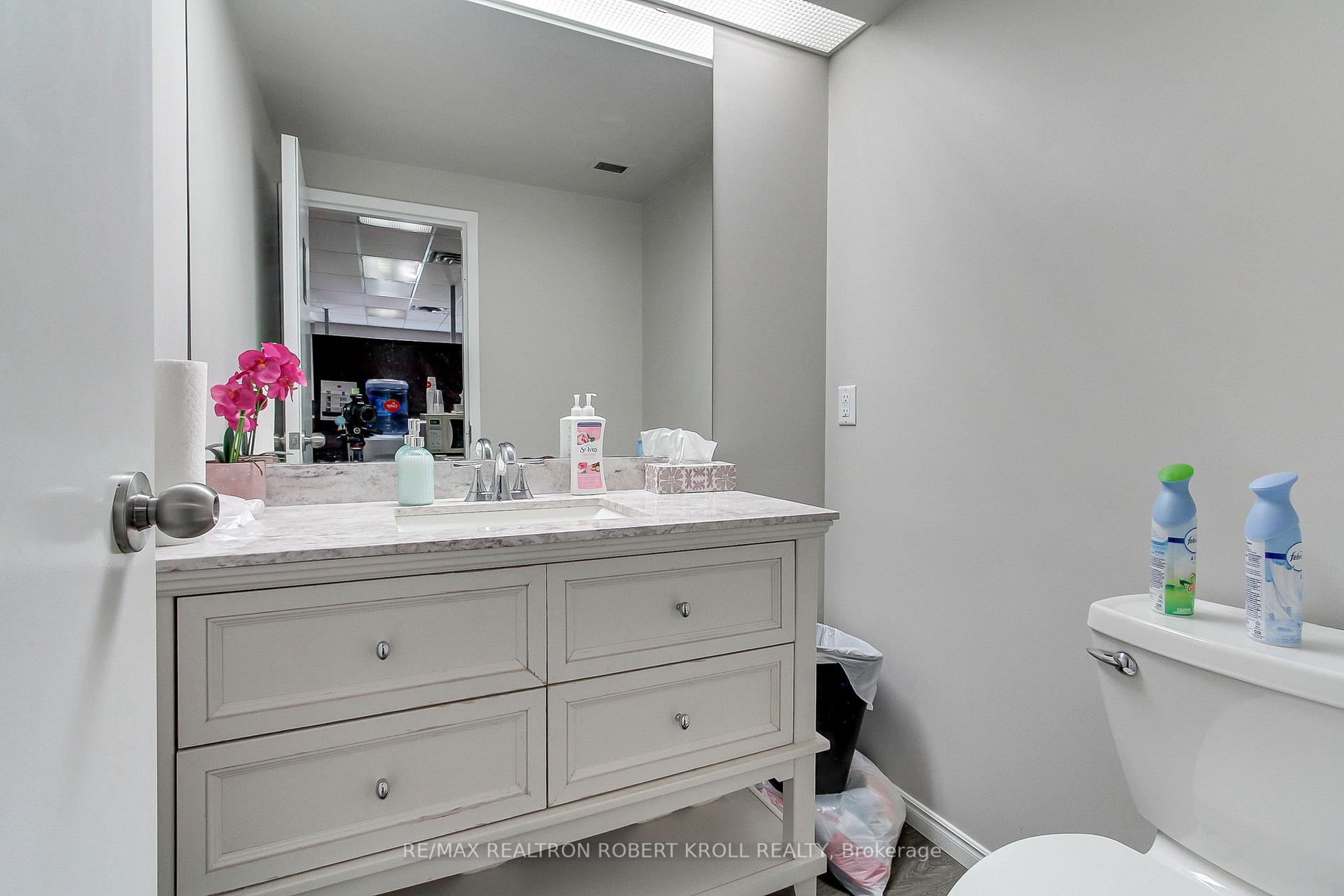 #300 Full Floor - 46 Village Centre Place Unit: 300 Full Floor