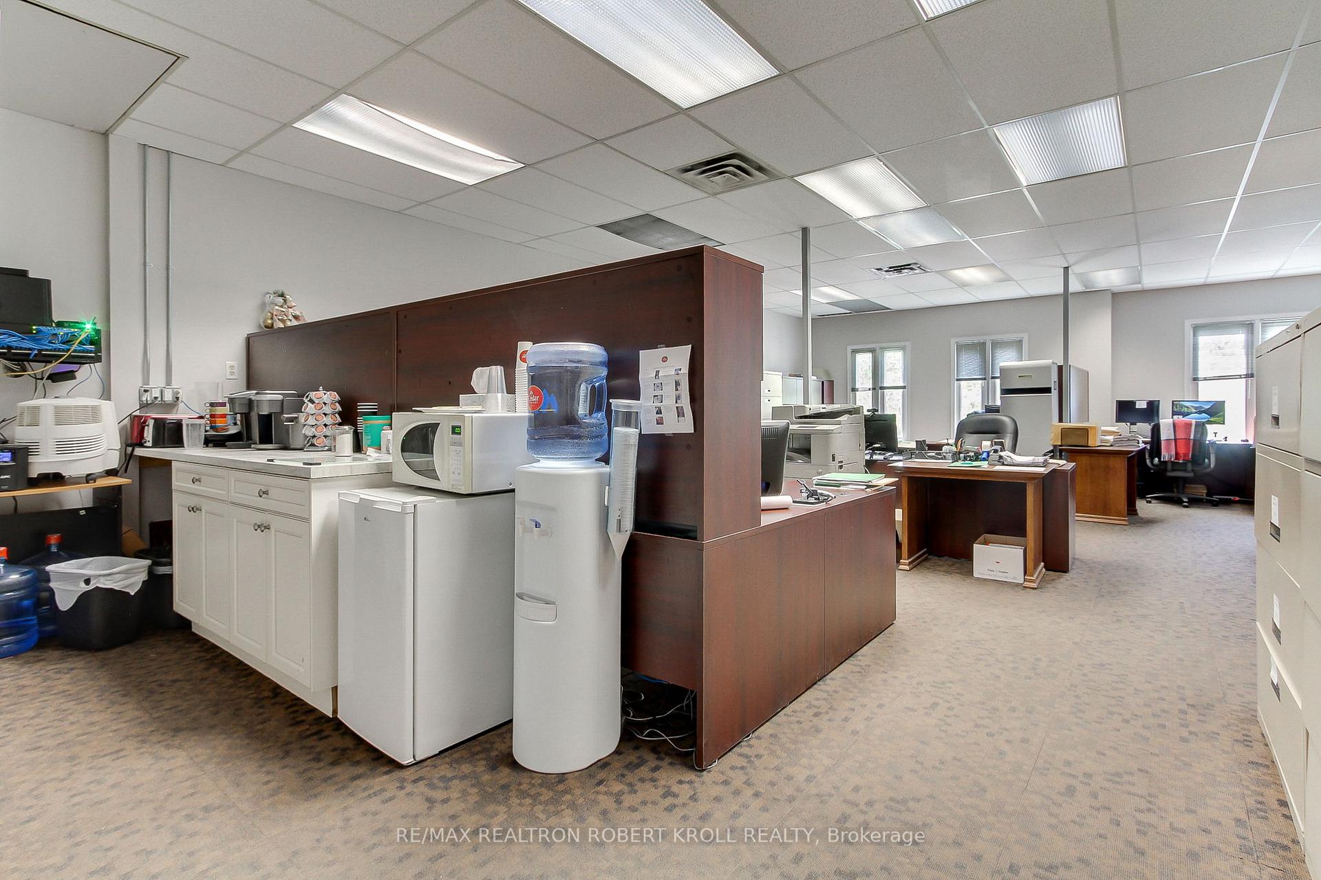 #300 Full Floor - 46 Village Centre Place Unit: 300 Full Floor