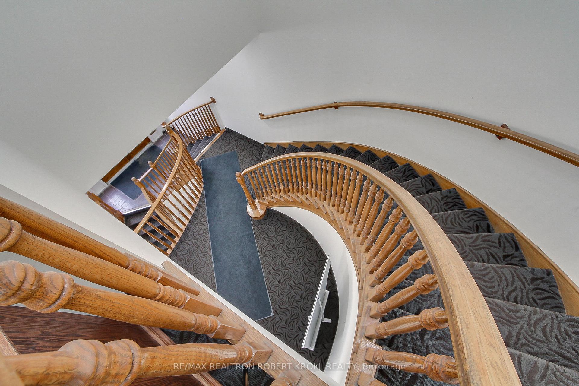 #300 Full Floor - 46 Village Centre Place Unit: 300 Full Floor