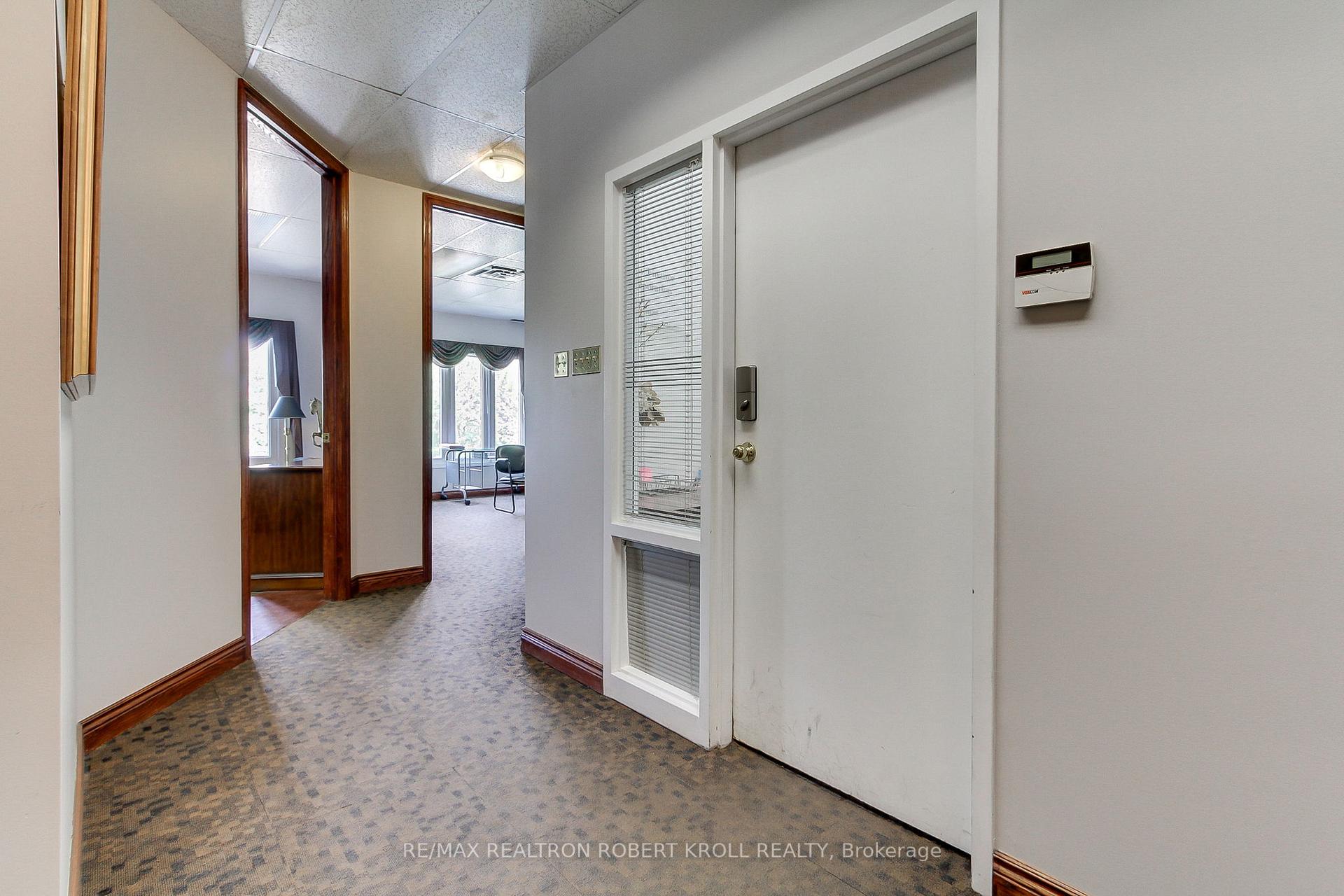 #300 Half-Floor - 46 Village Centre Place Unit: 300 Half-Floor