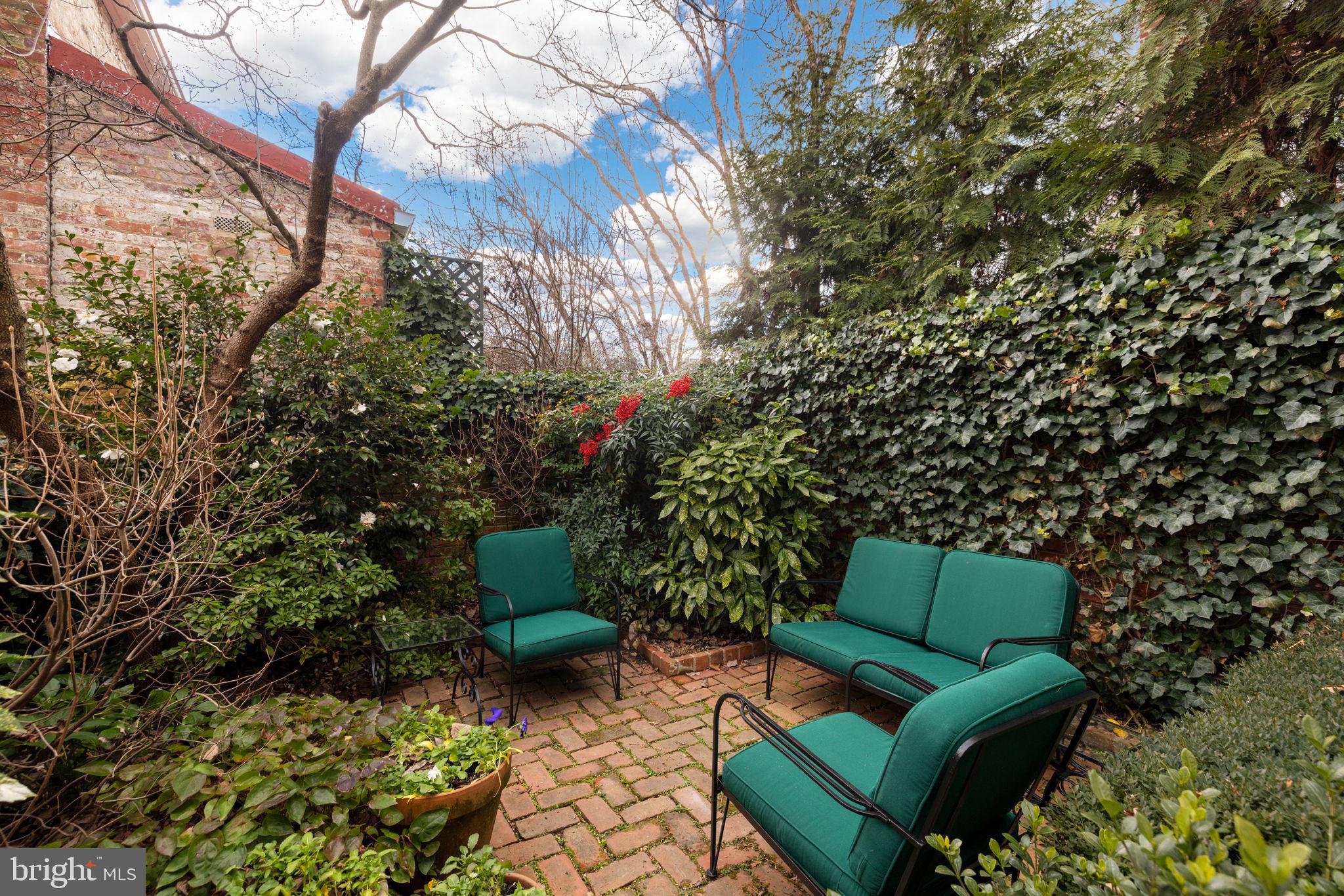 2802 N N St NW