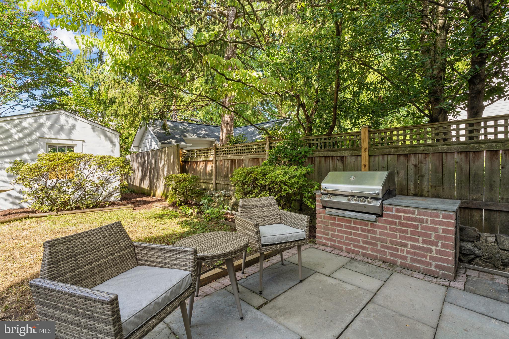3939 Livingston St NW