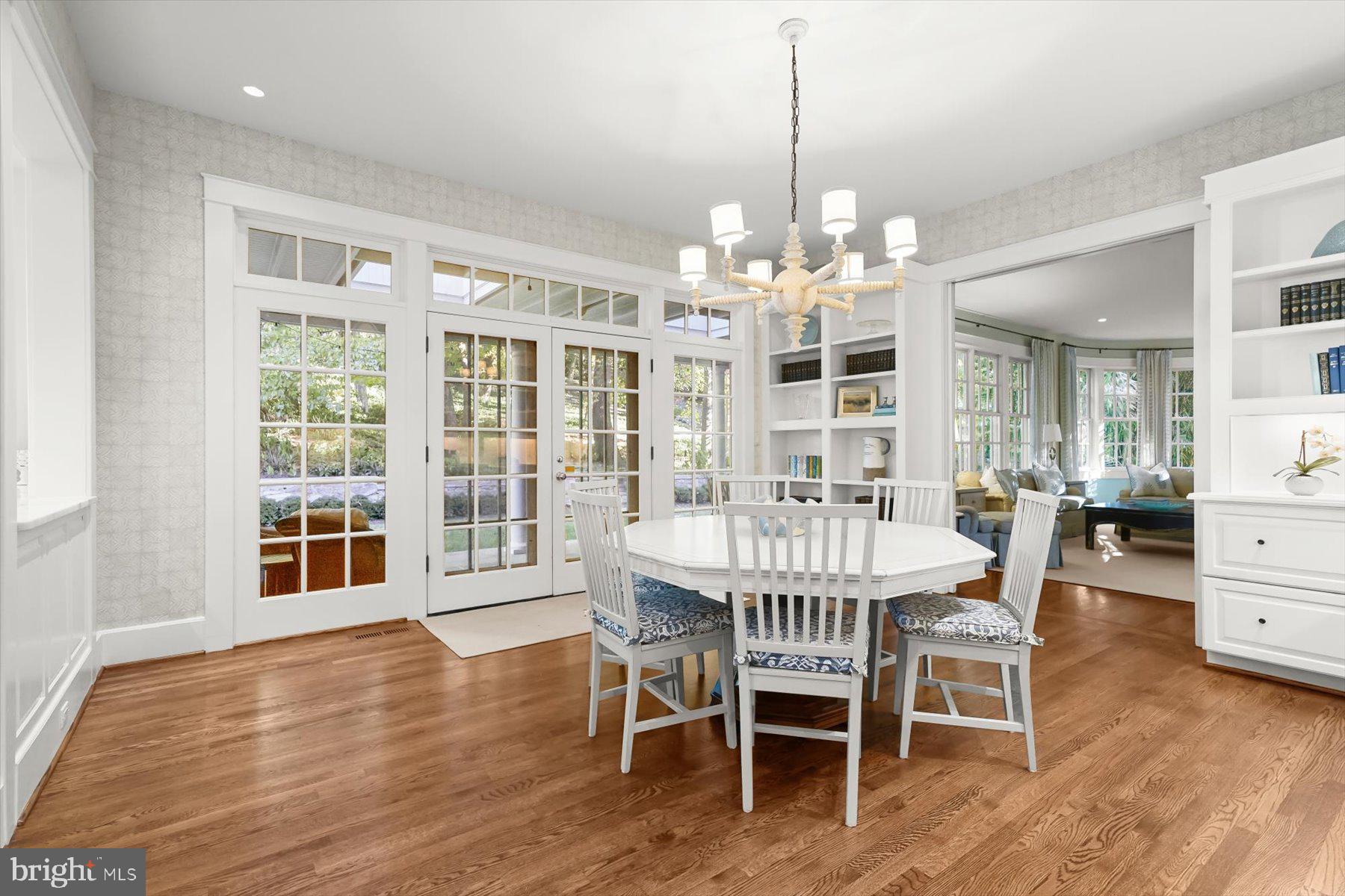 3033 UNIVERSITY TERRACE NW