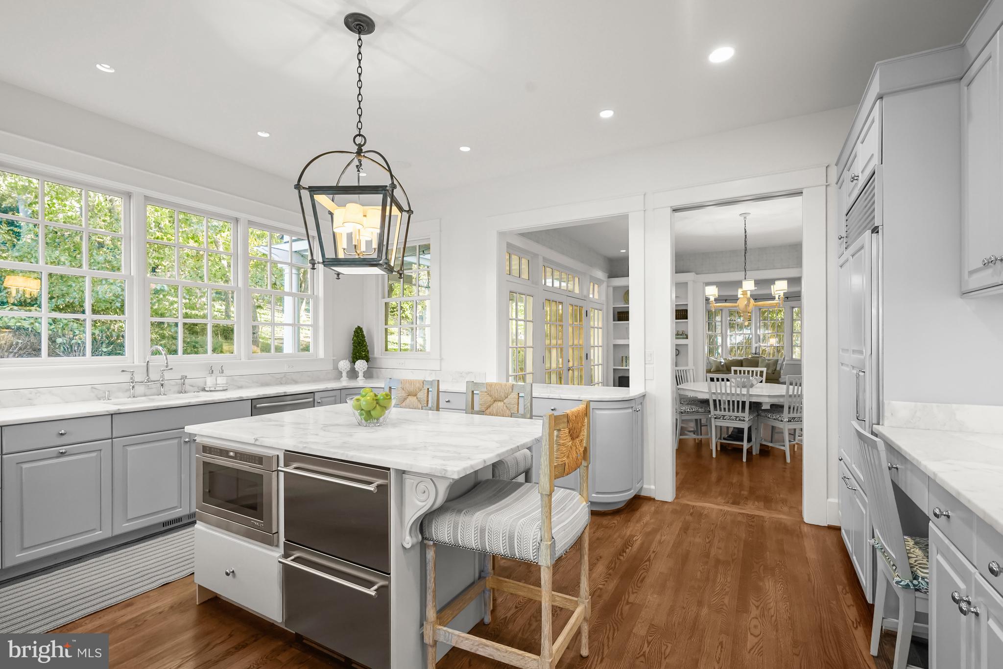 3033 UNIVERSITY TERRACE NW