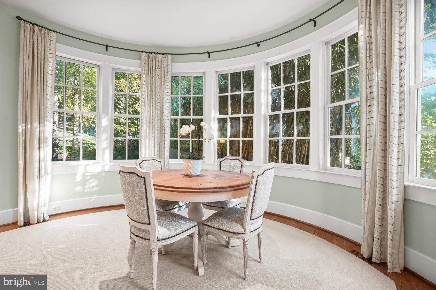 3033 UNIVERSITY TERRACE NW